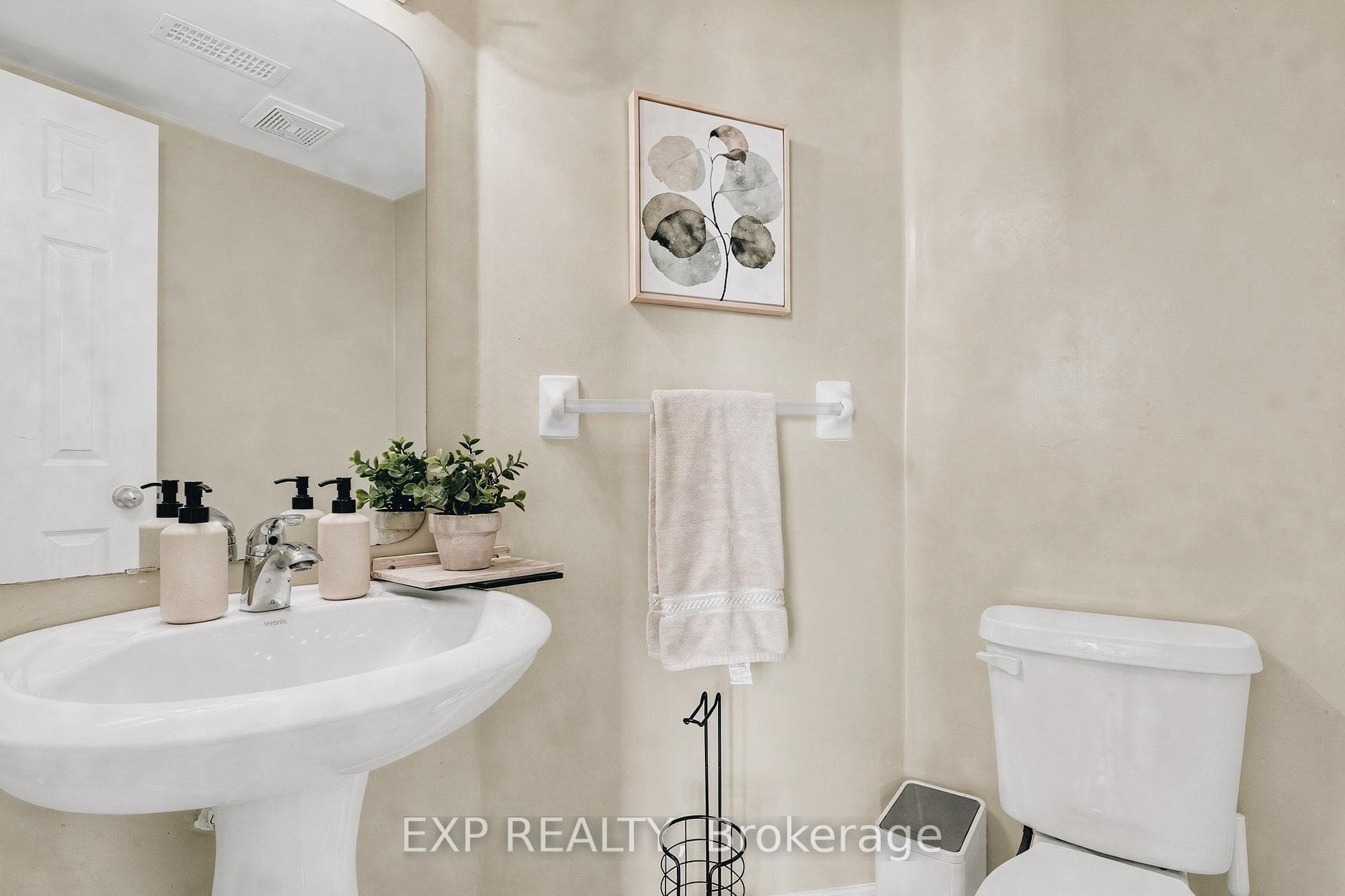 555 REARDON Private photo 7