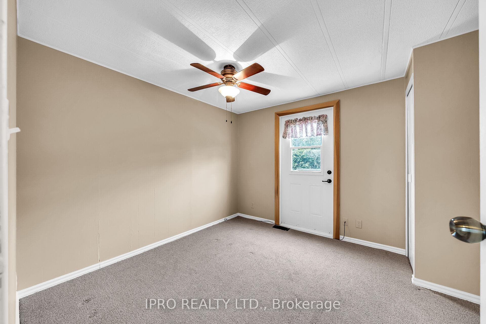 137 Maple Crescent photo 18