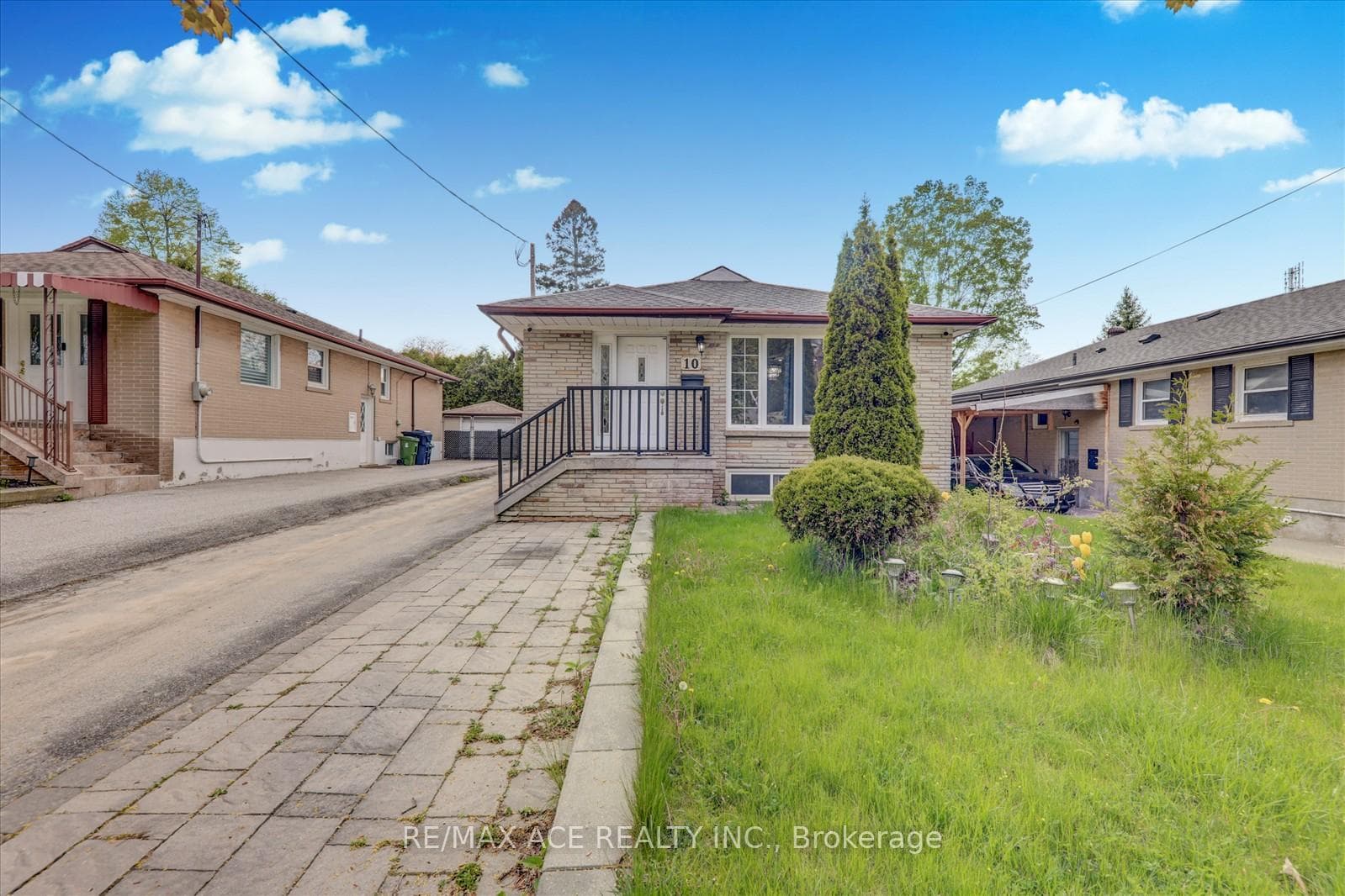 10 Blakemanor Boulevard photo 2