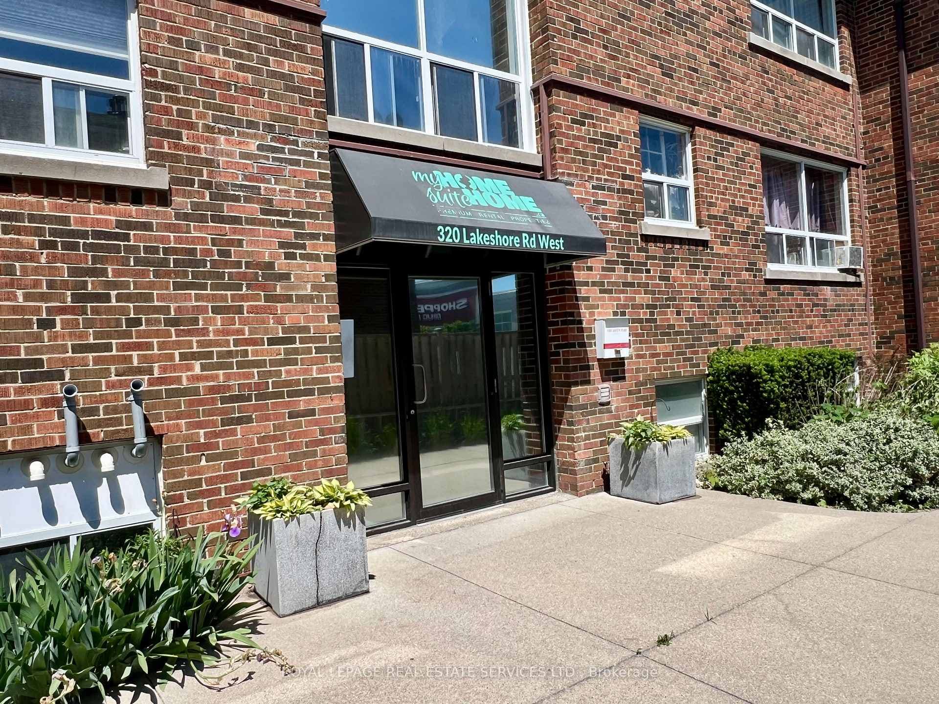320 Lakeshore Road Unit 2 photo 2
