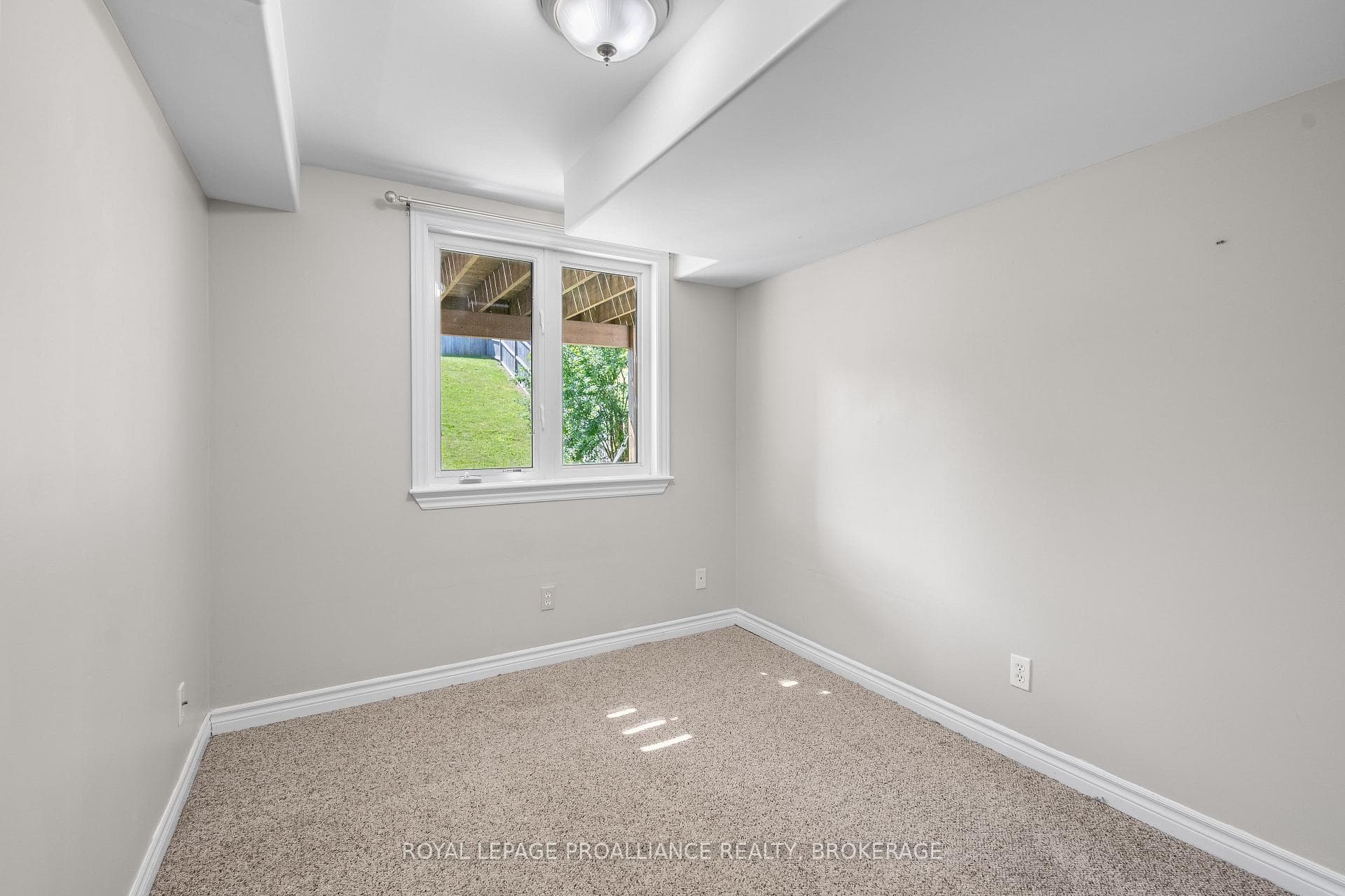 908 Swanfield Street photo 24