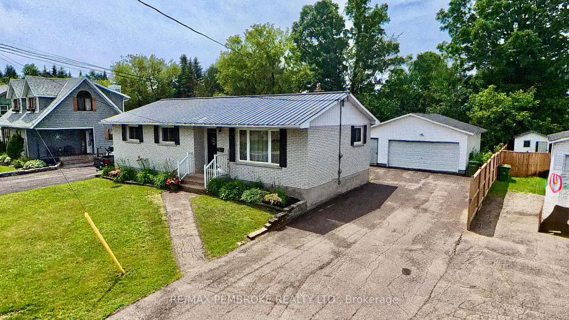 23 Doran w/ Dbl Drive & Detached Garage