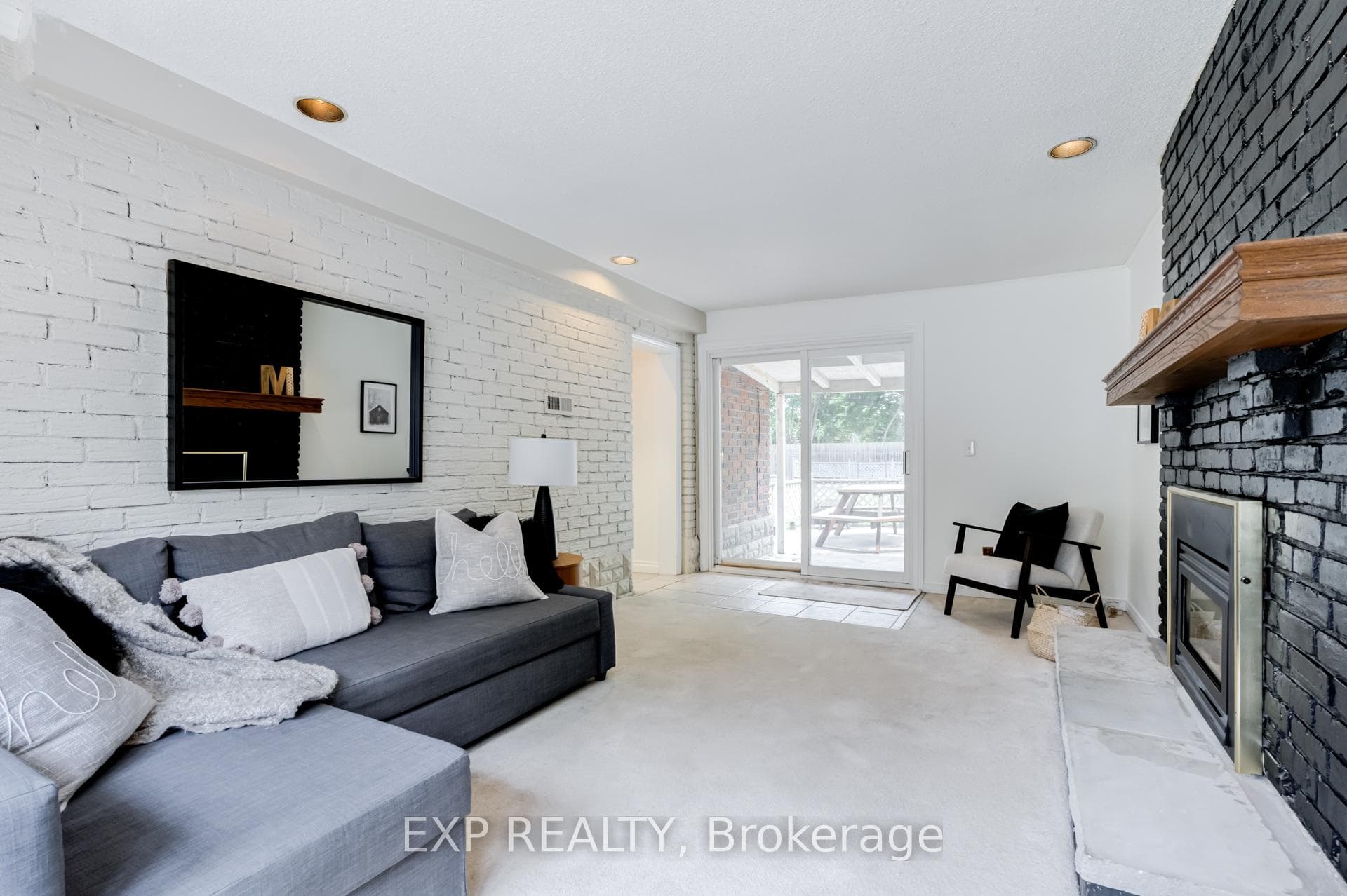 83 Lundy's Lane photo 14
