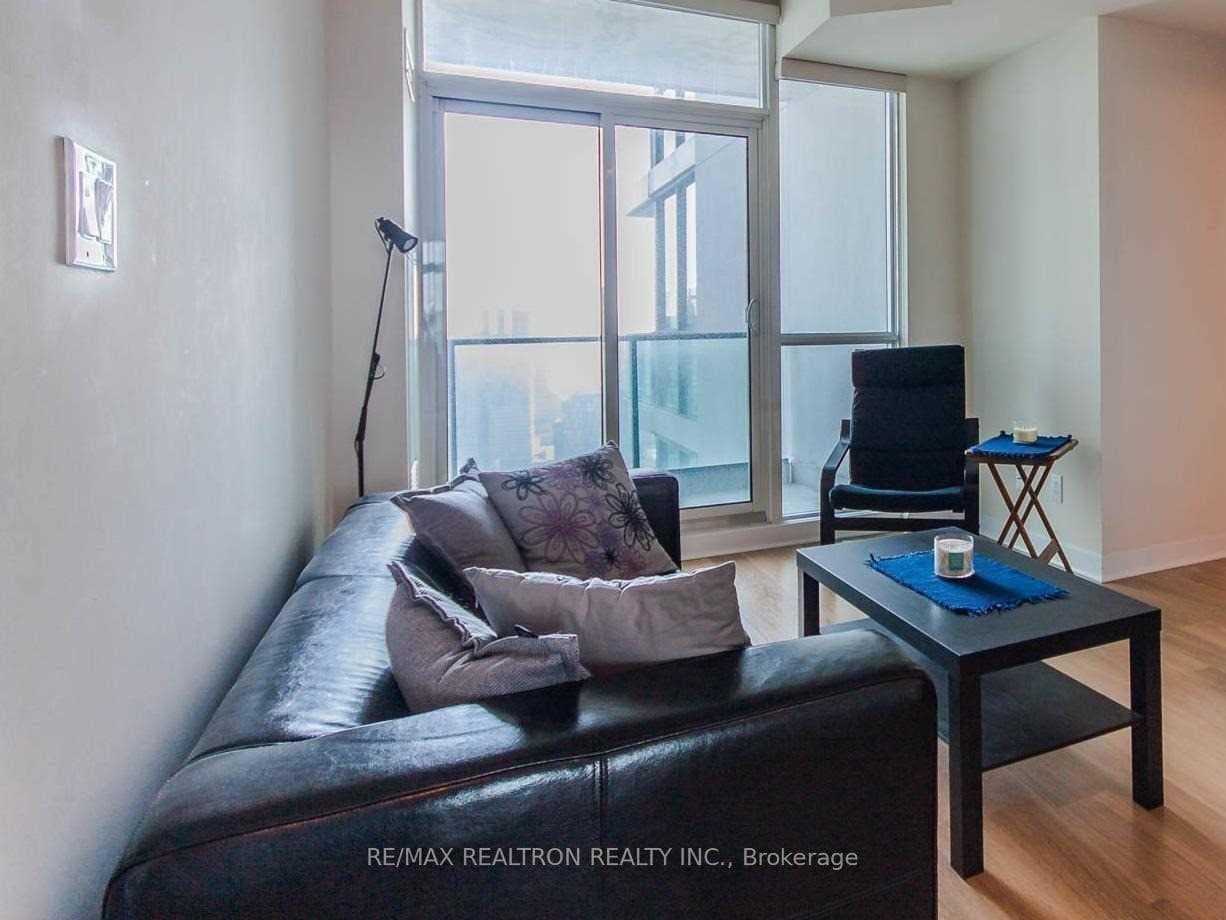 33 Bay Street Unit 2105 photo 11