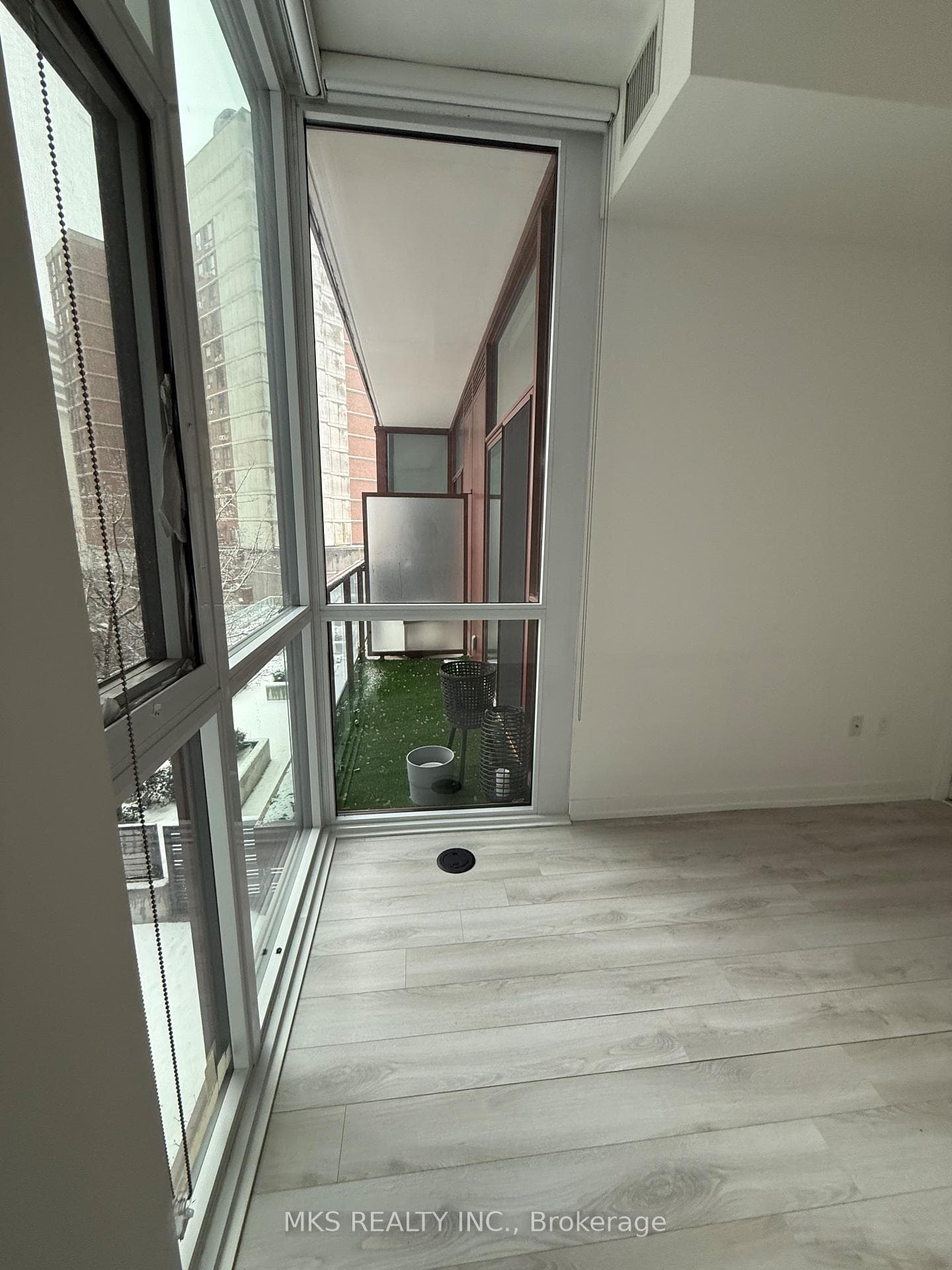 33 Helendale Avenue Unit 411 photo 12