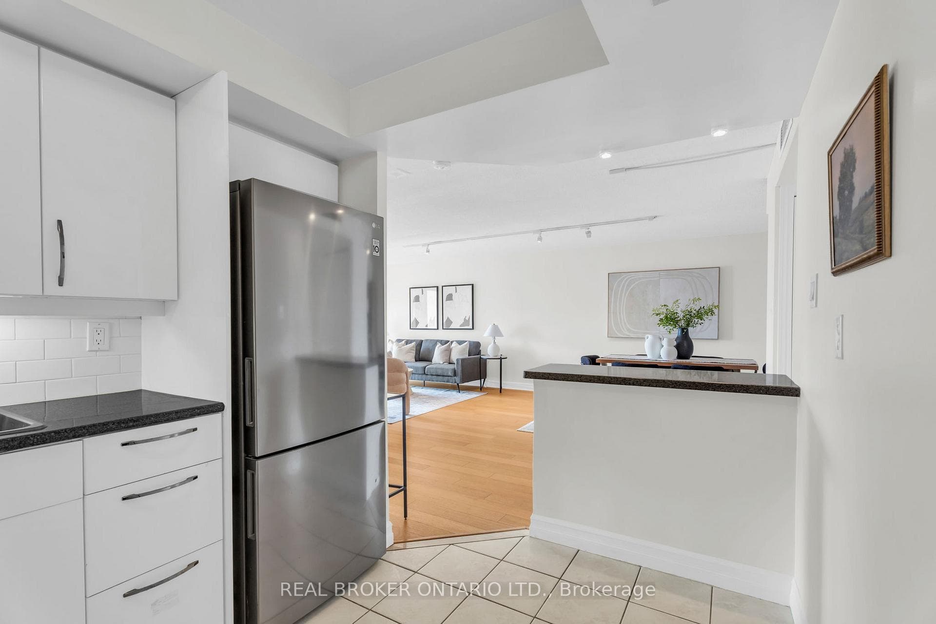65 Scadding Avenue Unit 820 photo 7
