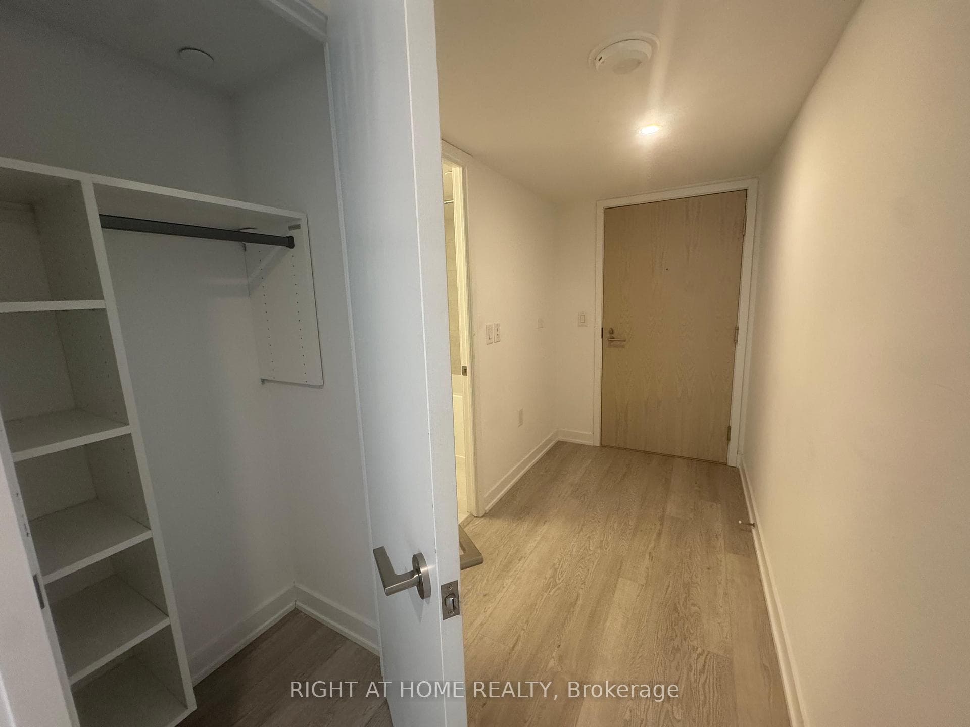 3 Strathgowan Avenue Unit 322 photo 16
