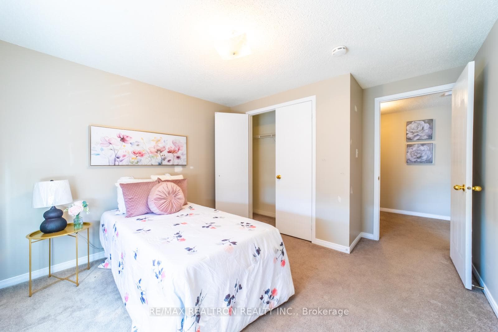 1891 Dalhousie Crescent photo 21
