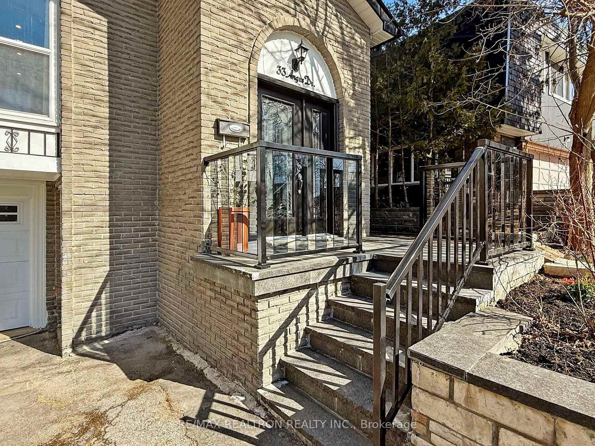 33 Angus Drive photo 3