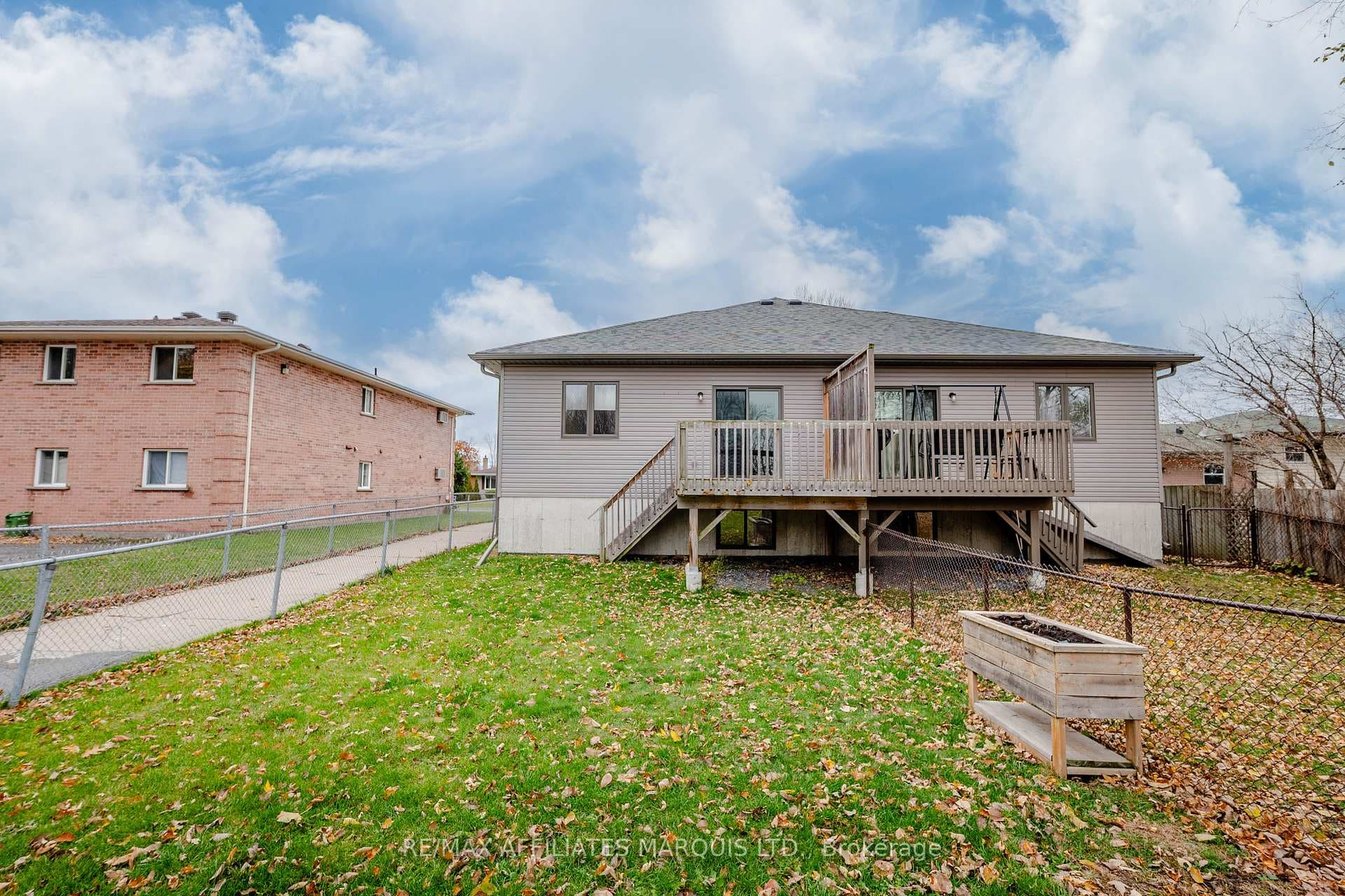 660 Hamilton Crescent photo 36