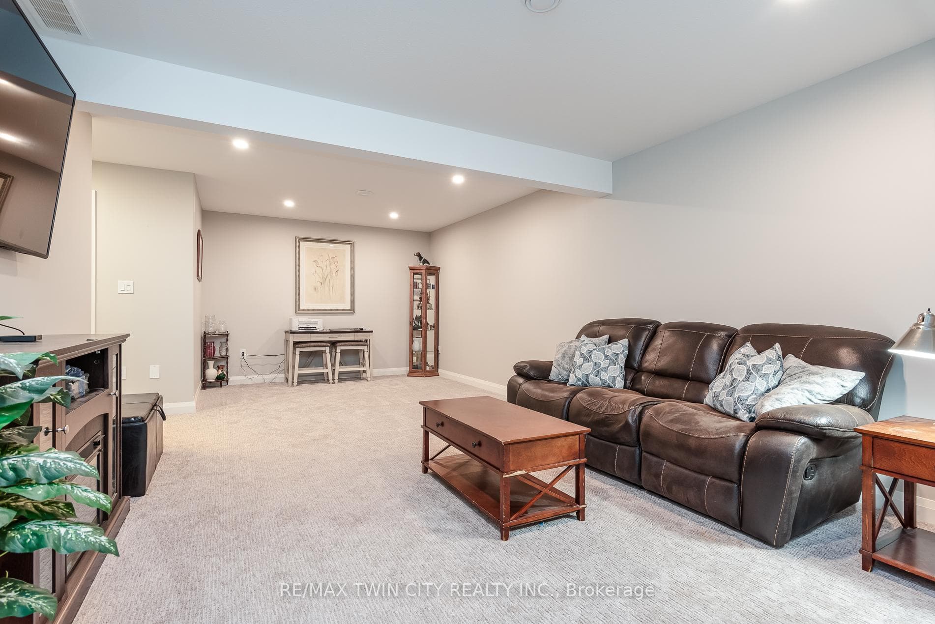 82 Rowe Avenue photo 31
