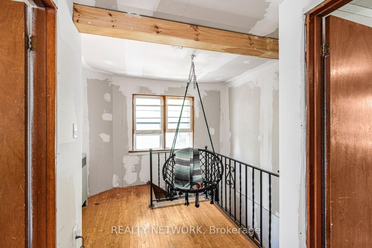 32 Grant Avenue photo 27