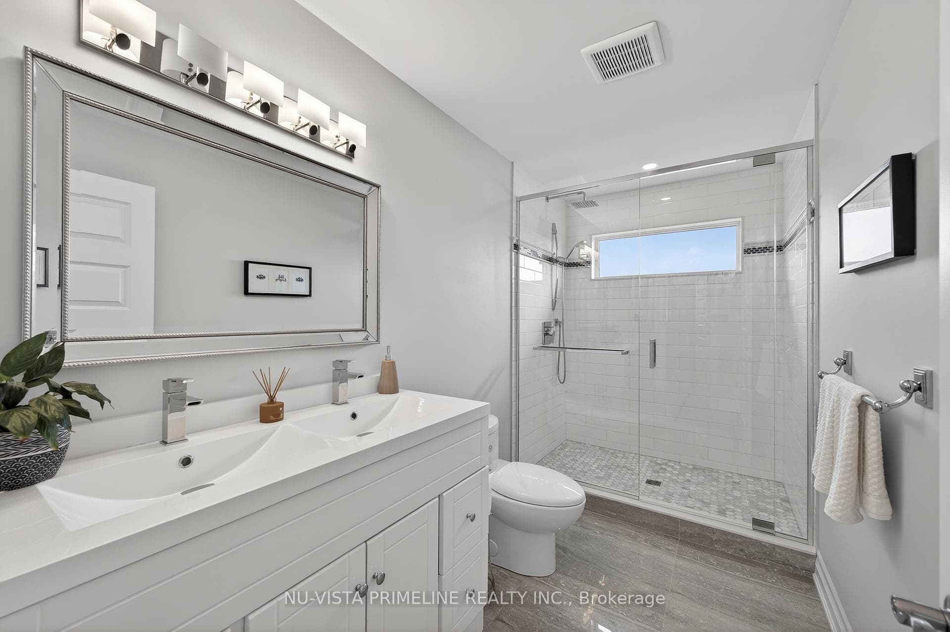 2217 Dauncey Crescent photo 37