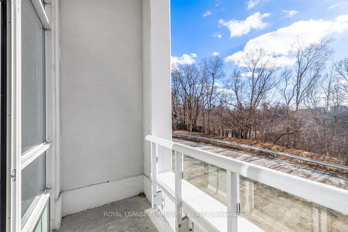 10 Wilby Crescent Unit 101 photo 28