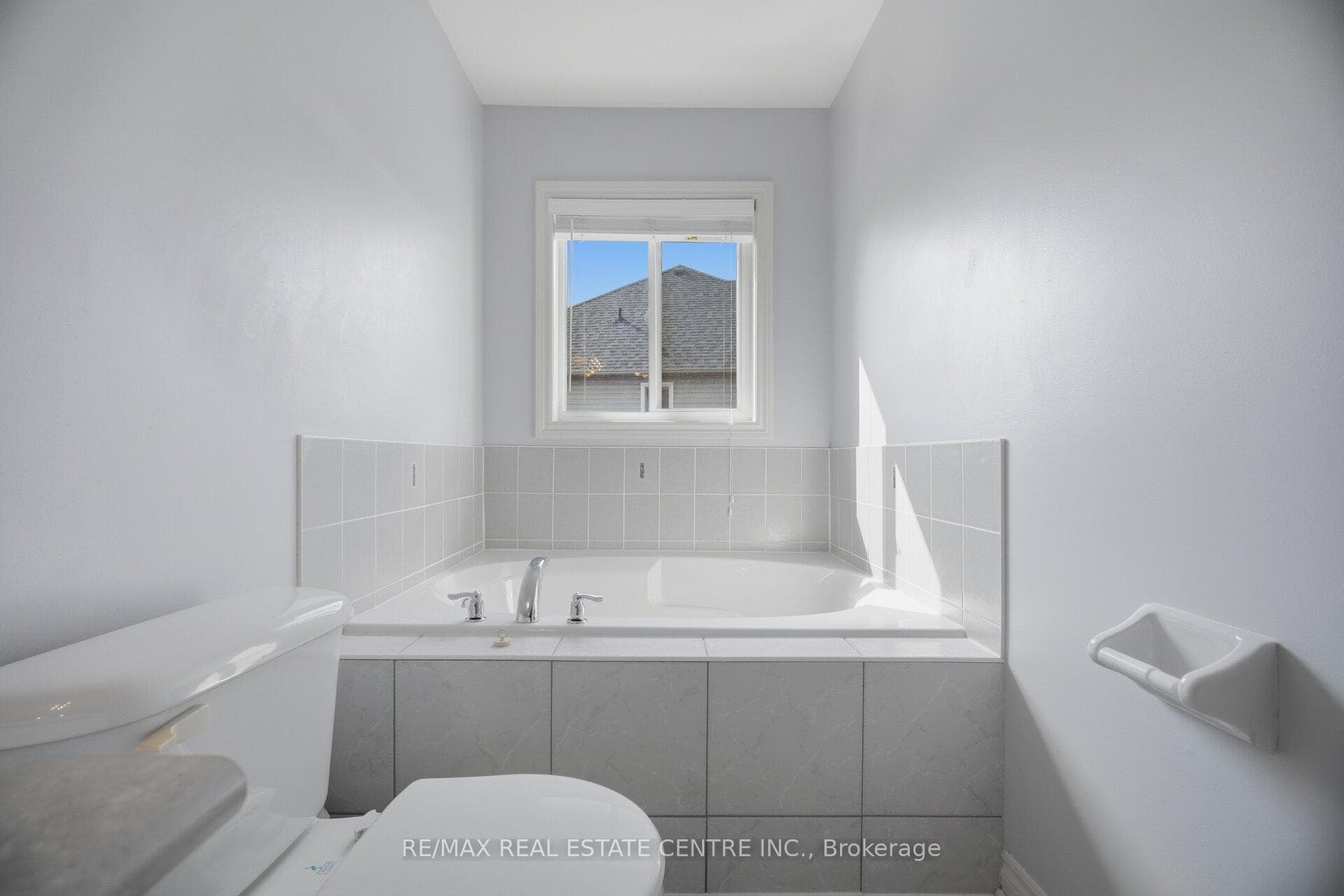 366 Hobbs Crescent photo 30