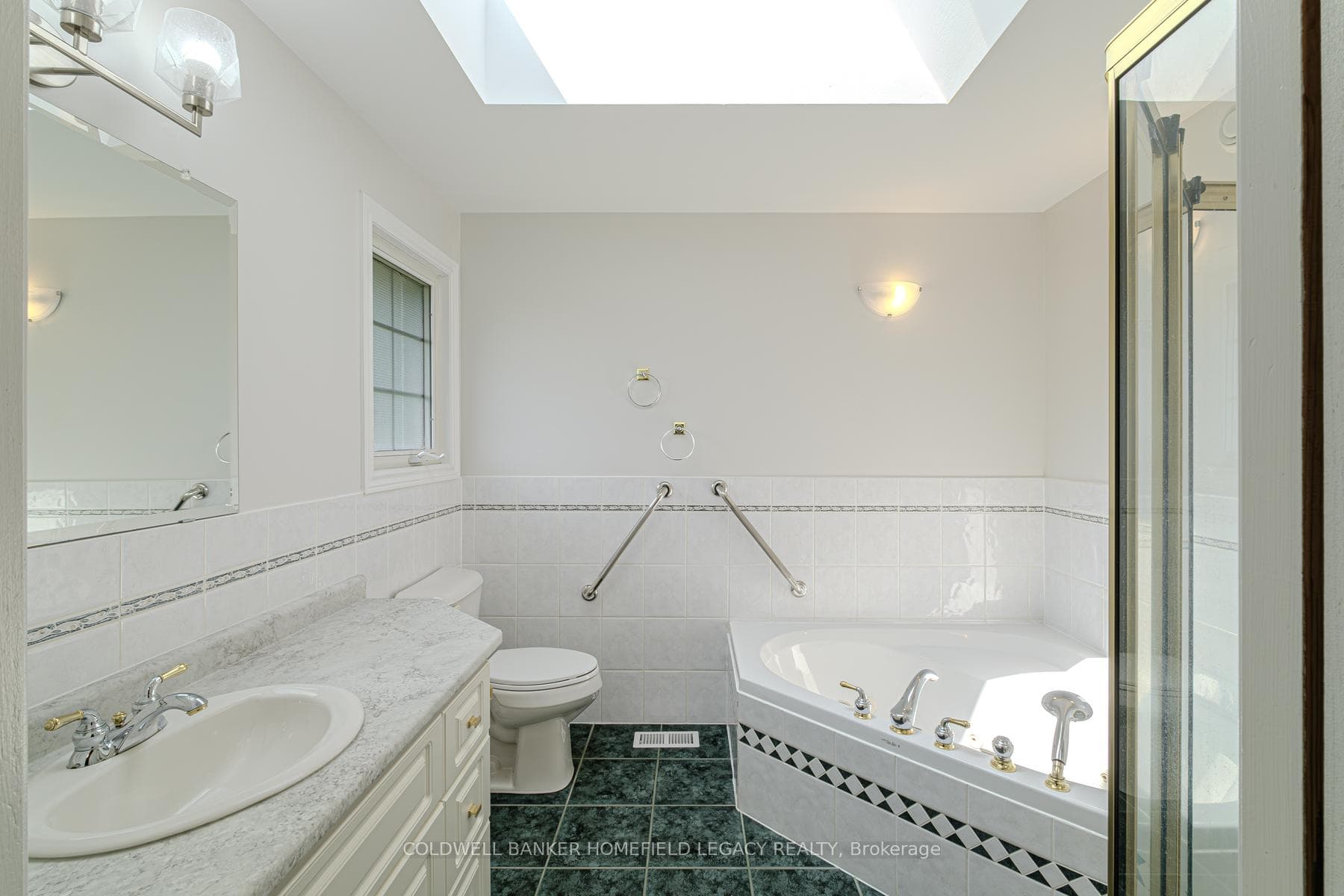 11 Oakwood Court photo 24