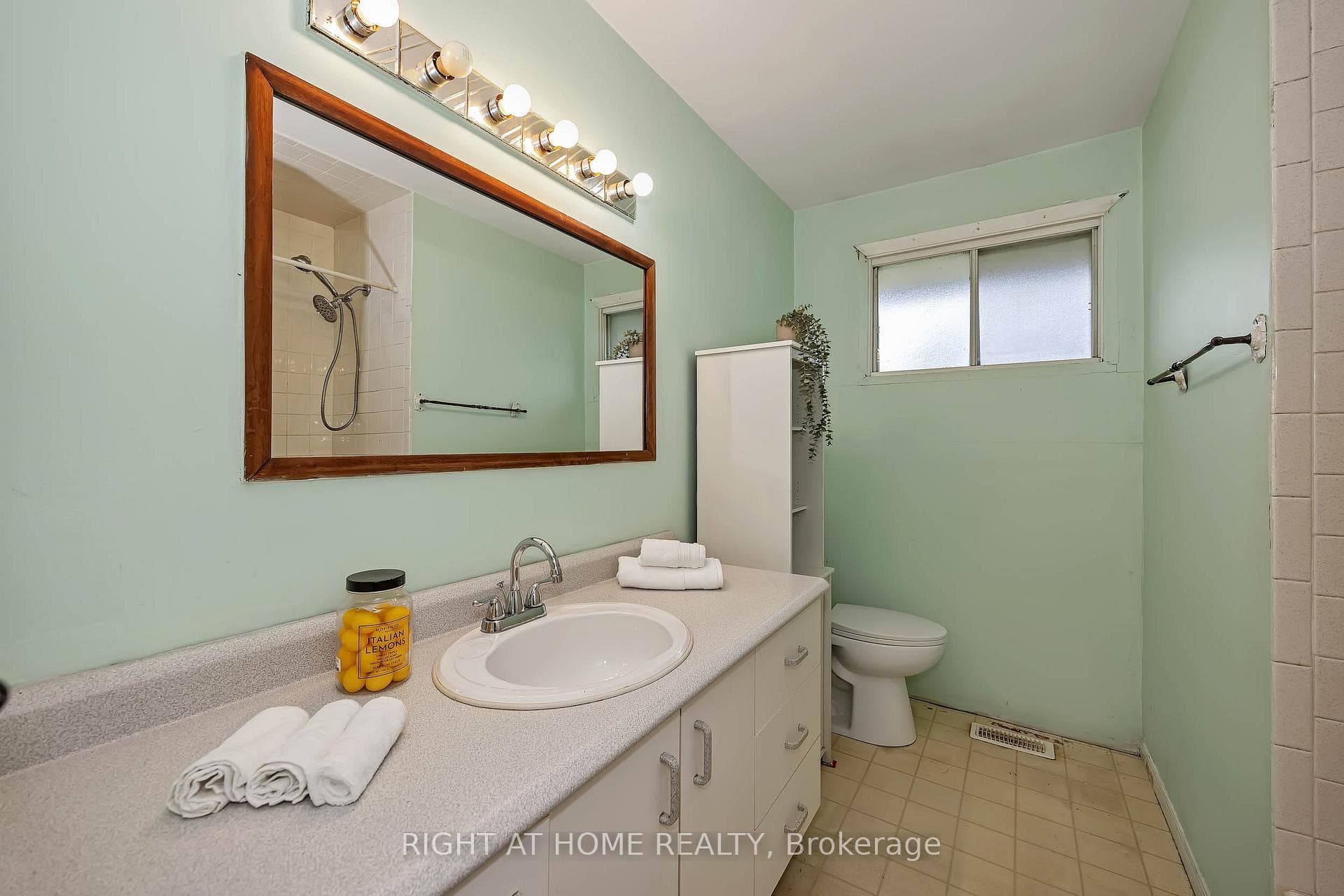24 Largo Crescent photo 28