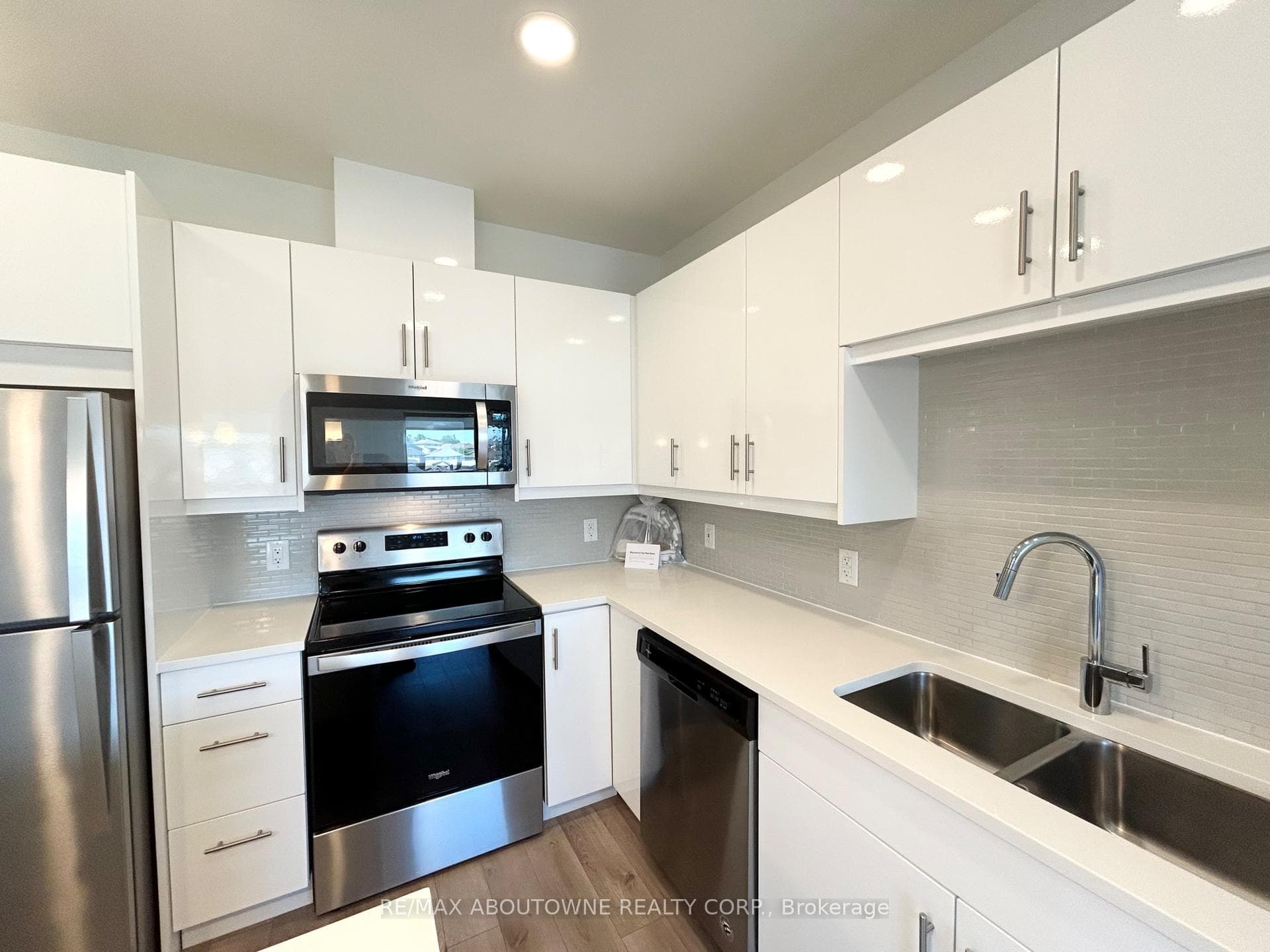 144 Watson Road Unit 502 photo 6