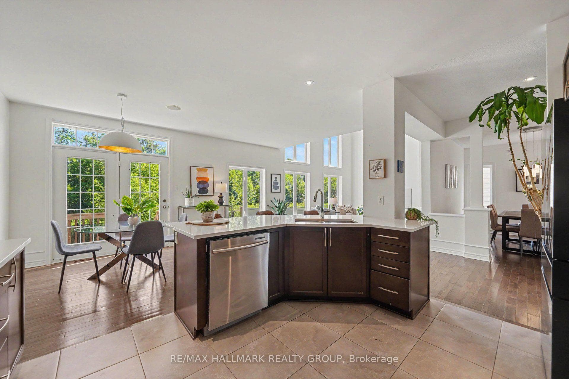 938 Wildcarrot Crescent photo 11