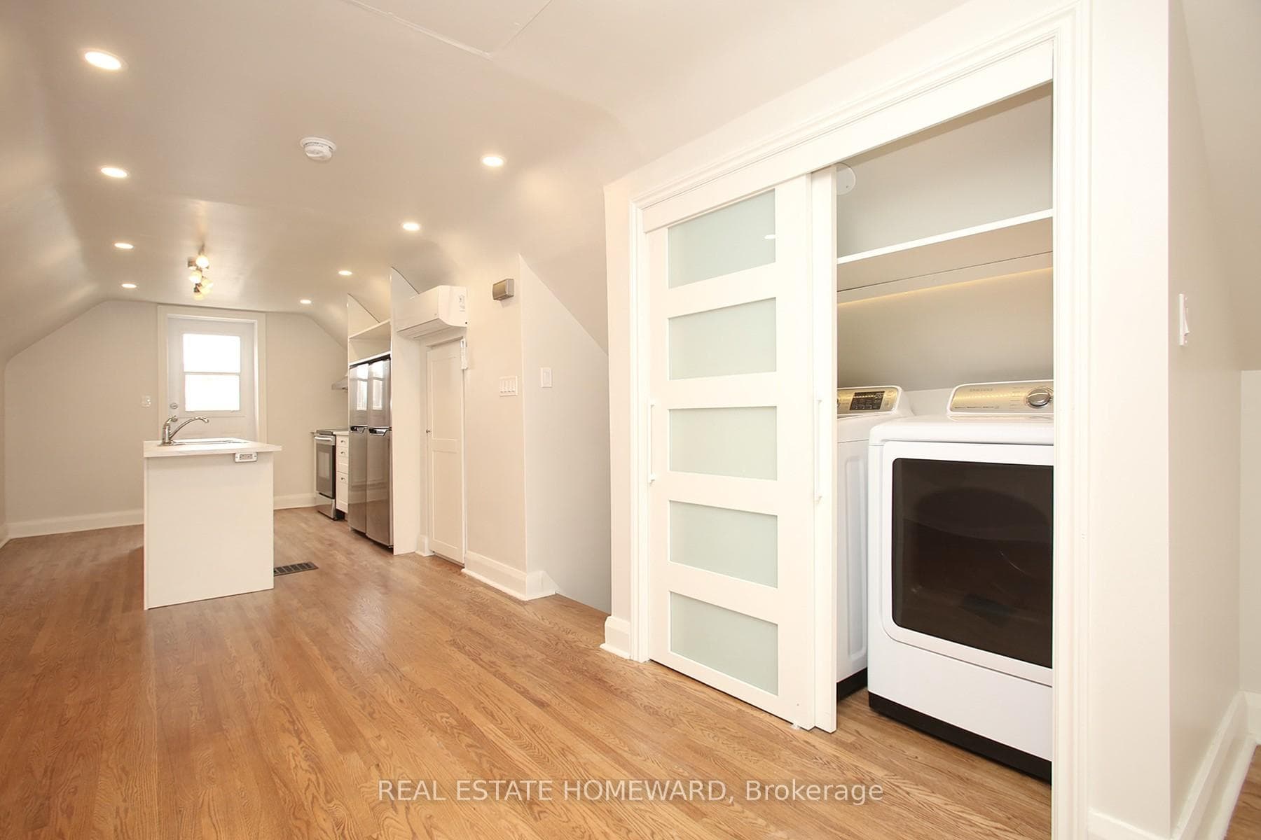 266 Salem Avenue photo 11