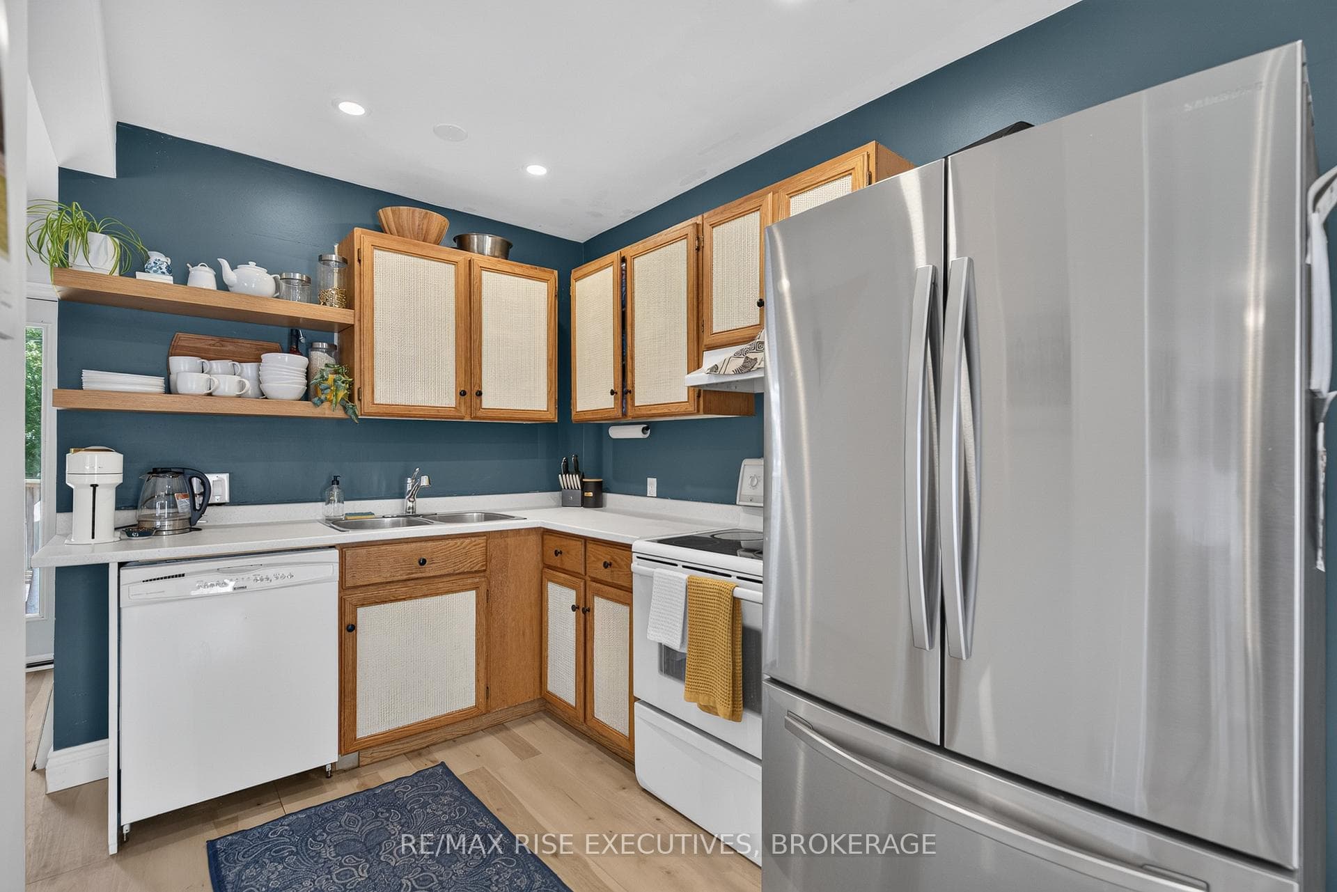 807 Brock Street photo 17