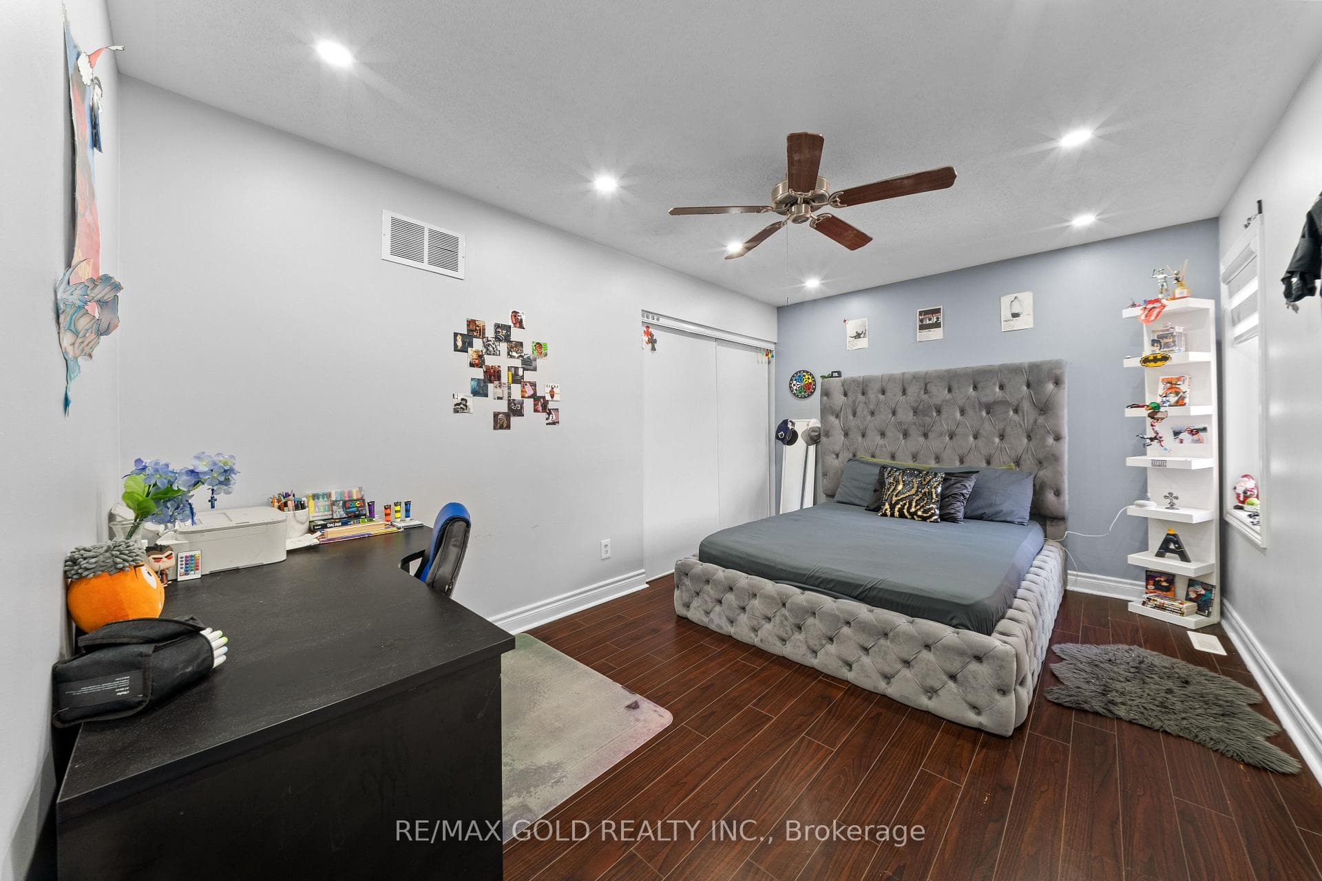 8 Bayridge Drive photo 18