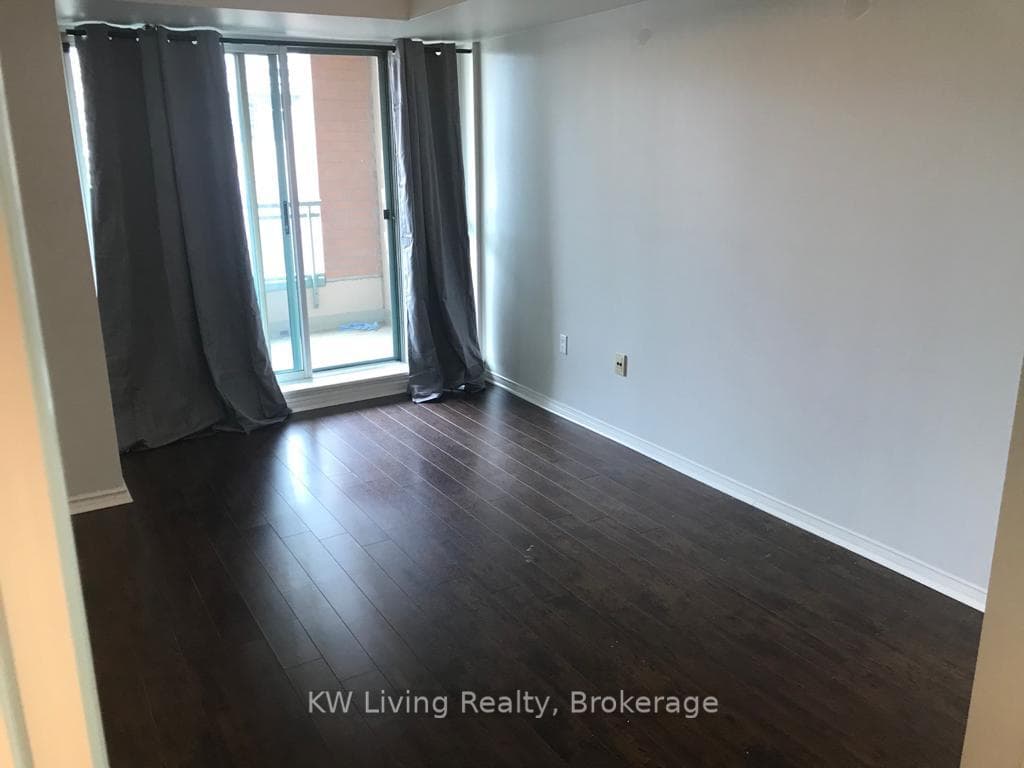 889 Bay Street Unit 503 photo 4