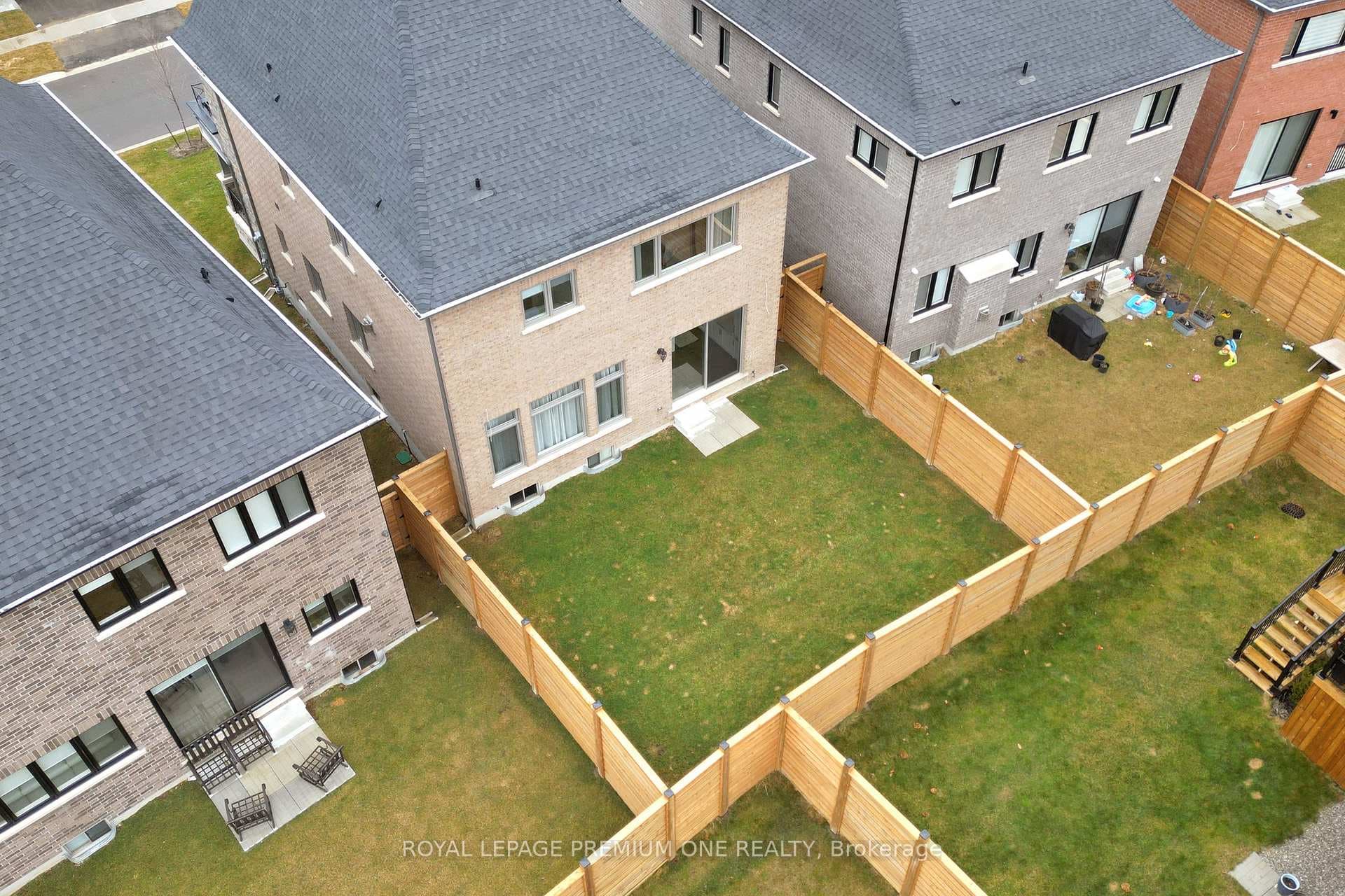 133 Cannes Avenue photo 39
