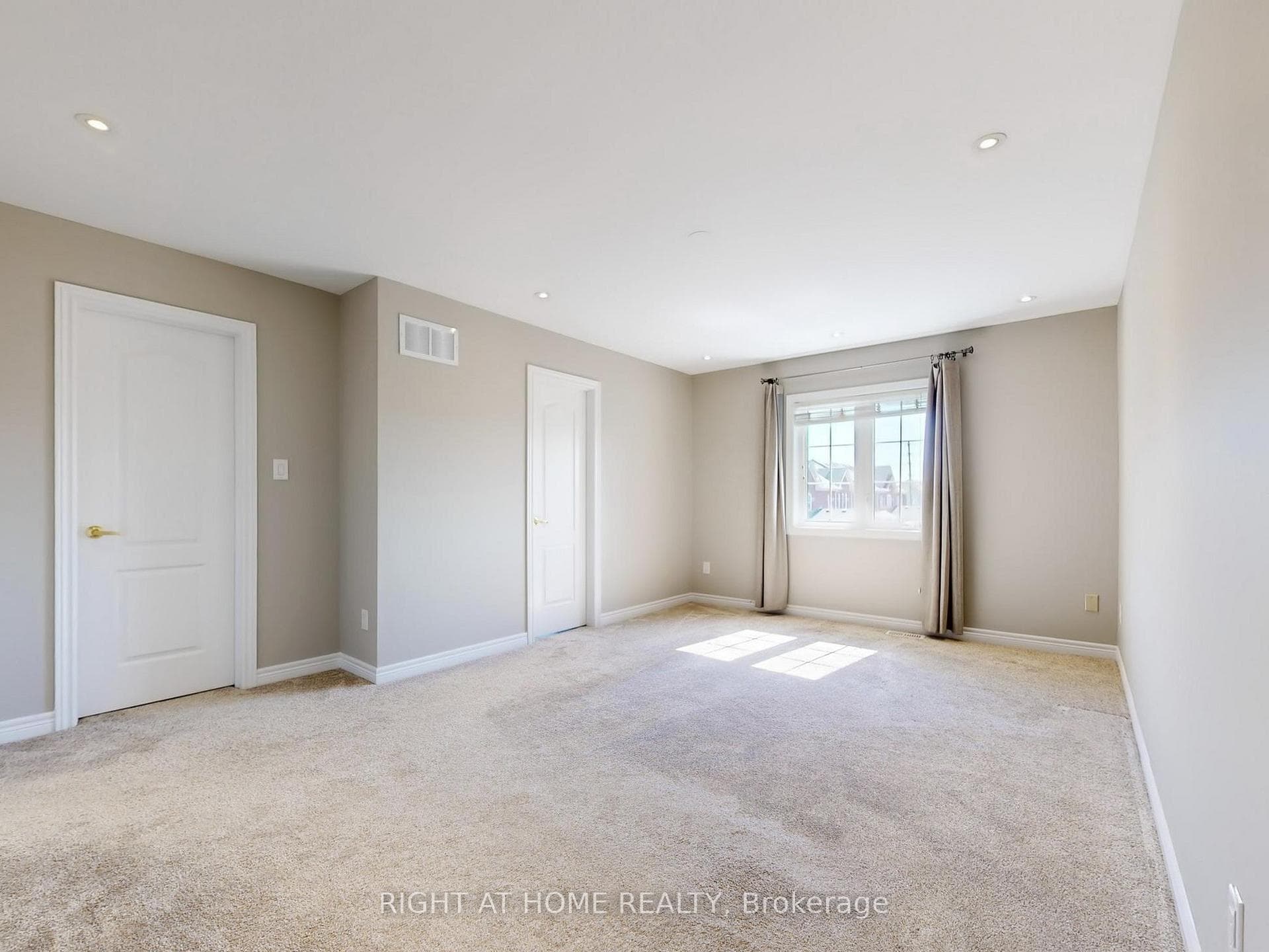 537 Vaughan Court photo 21
