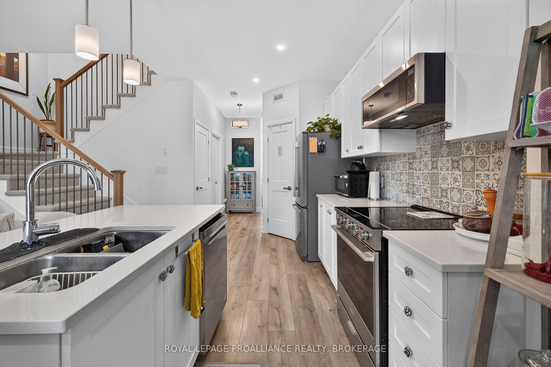 1532 Scarlet Street photo 11