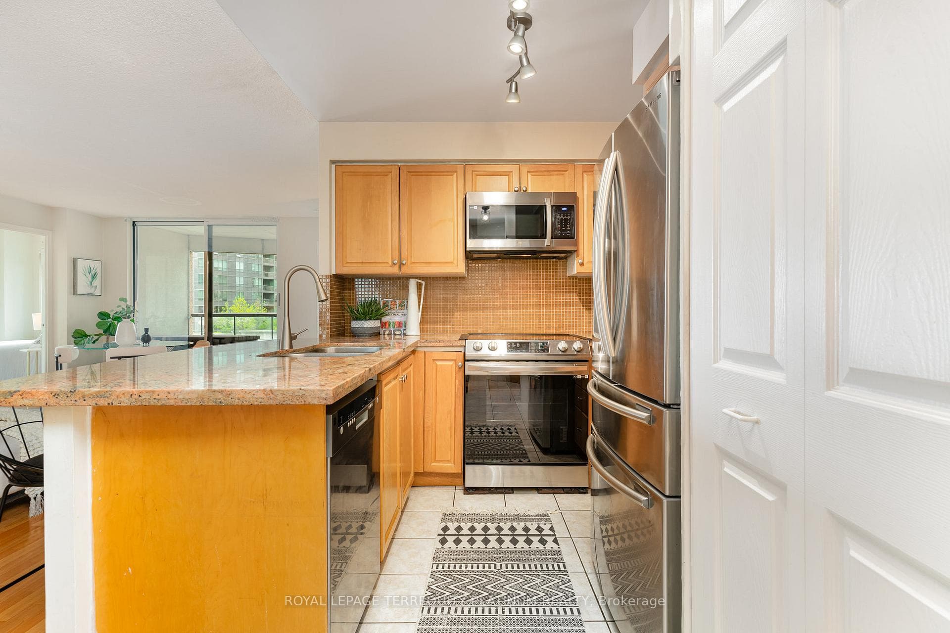 7 Lorraine Drive Unit 611 photo 9