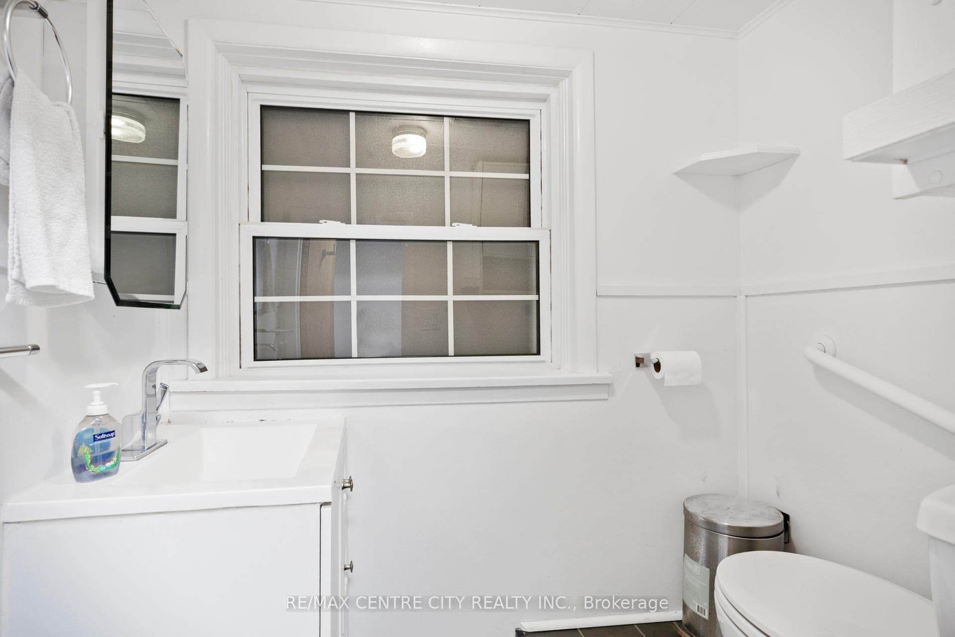 46 Brentwood Crescent photo 29