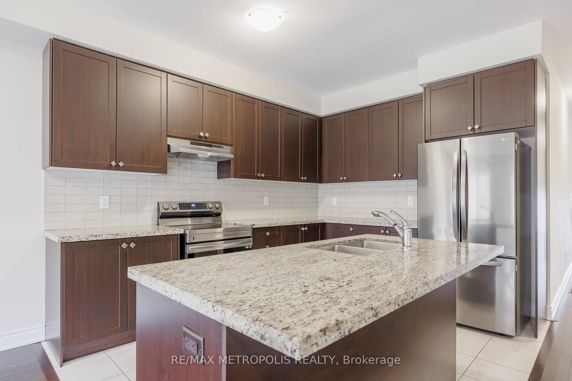 67 Lorne Thomas Place photo 15
