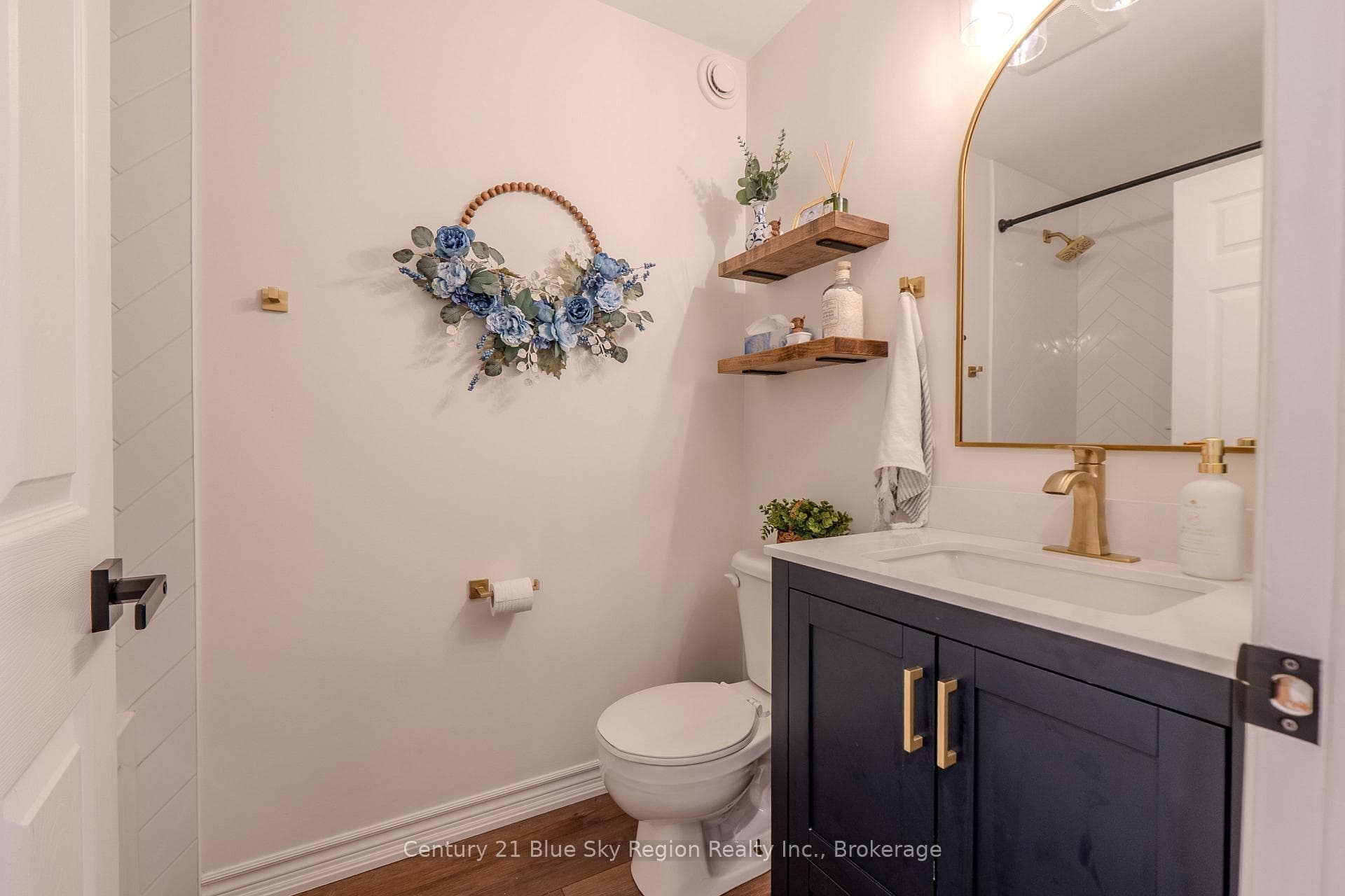 65 BELLEVIEW Crescent photo 21