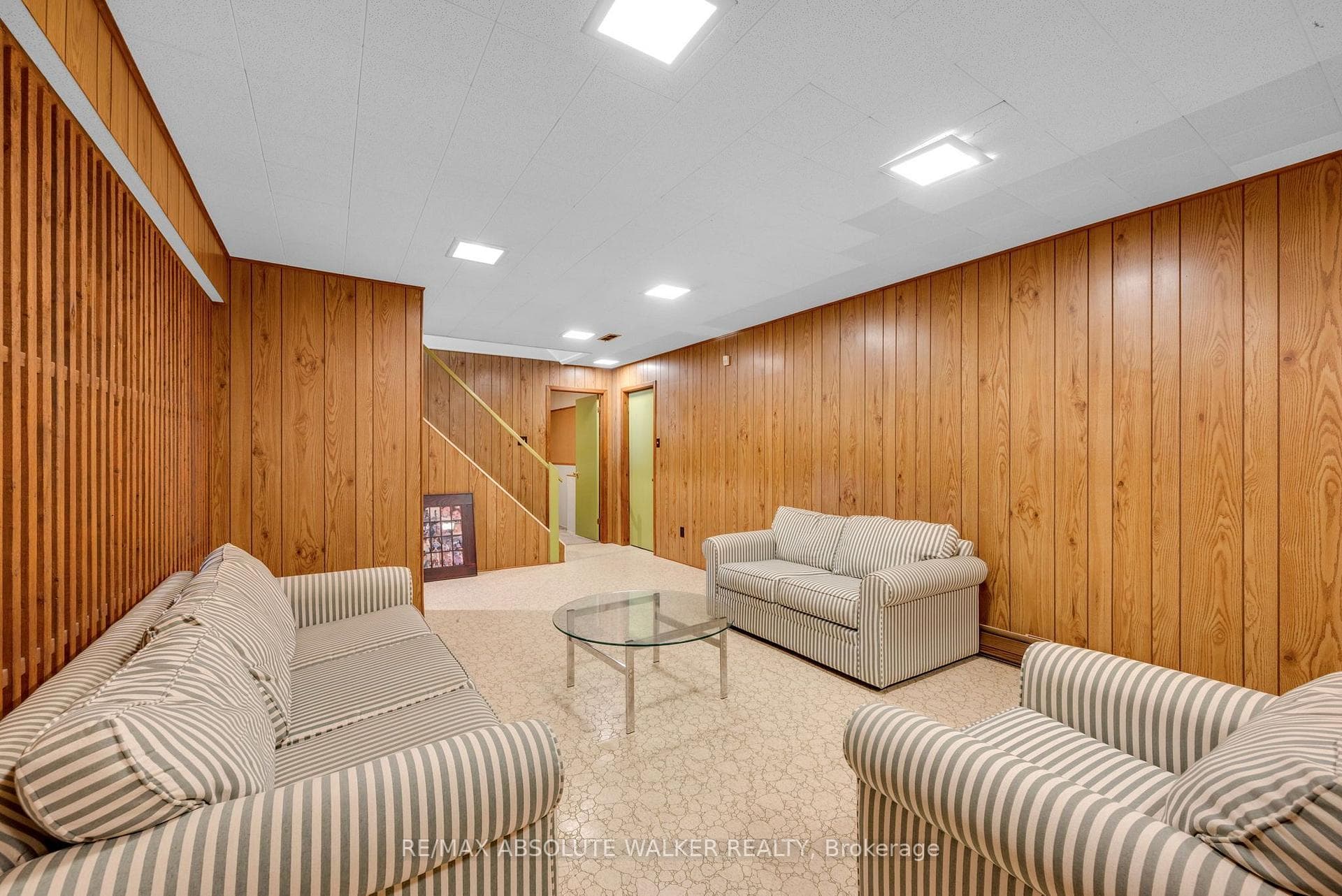 1950 Fairmeadow Crescent photo 30
