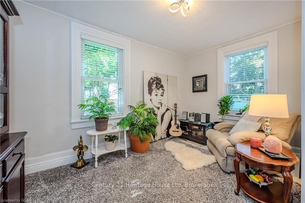 645 YONGE Street photo 10