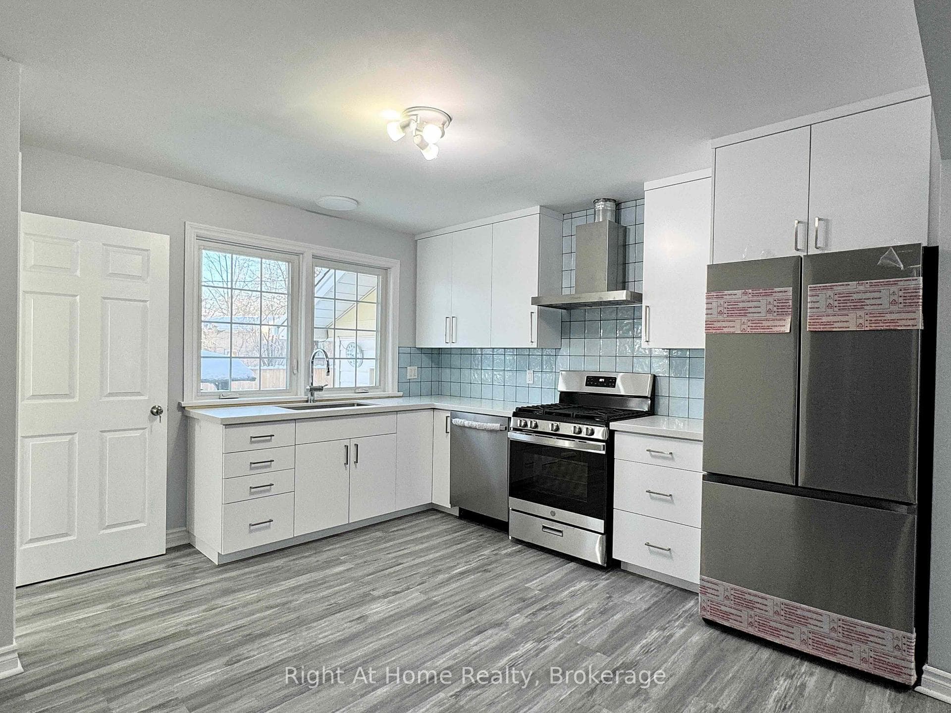 7 East Hampton Road Unit Upper photo 1