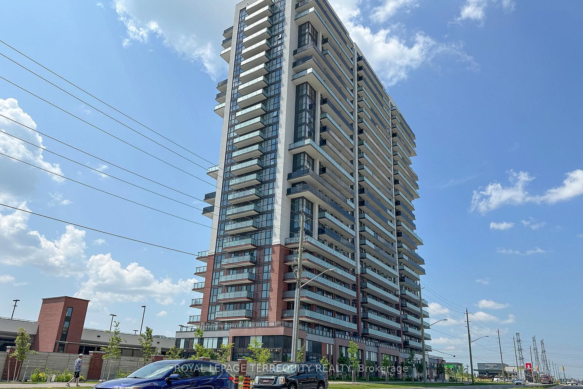 2550 Simcoe Street Unit 318 photo 2