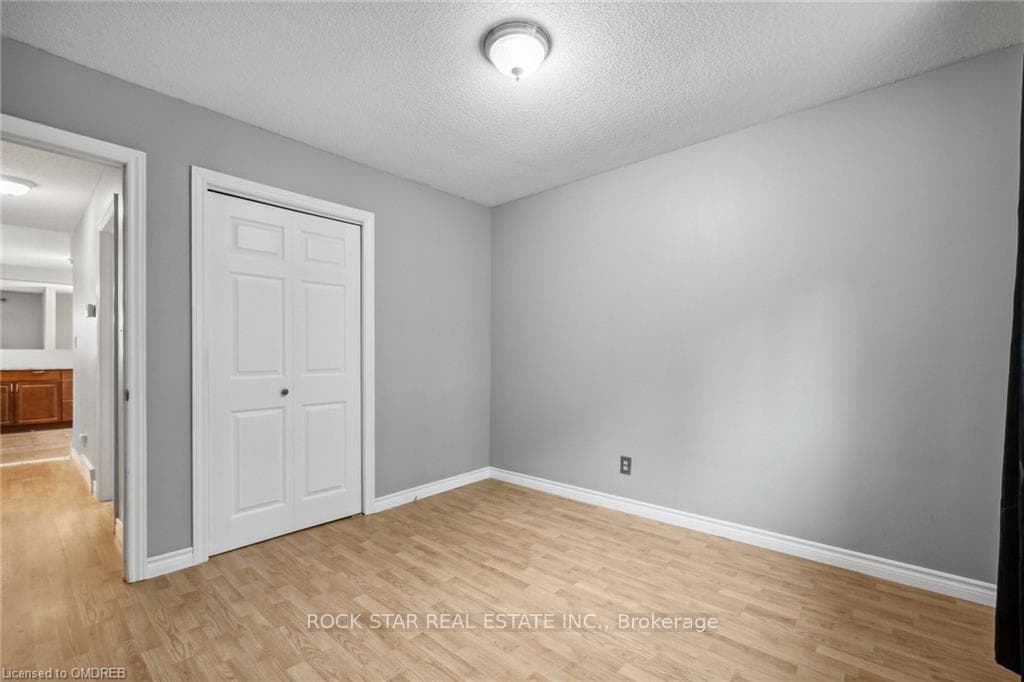 44 Mayfair Drive photo 15