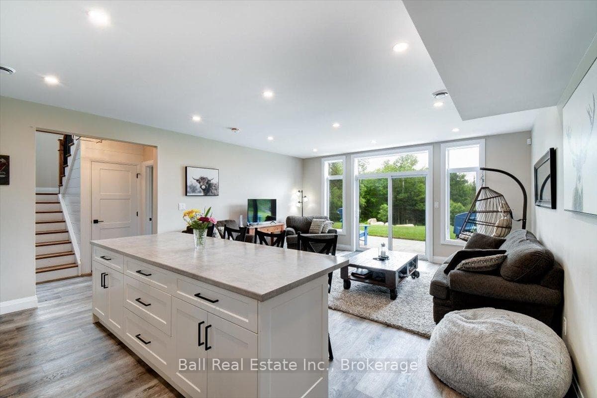 632 The South Road photo 40