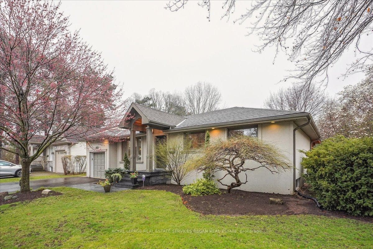 1049 Welwyn Drive photo 2