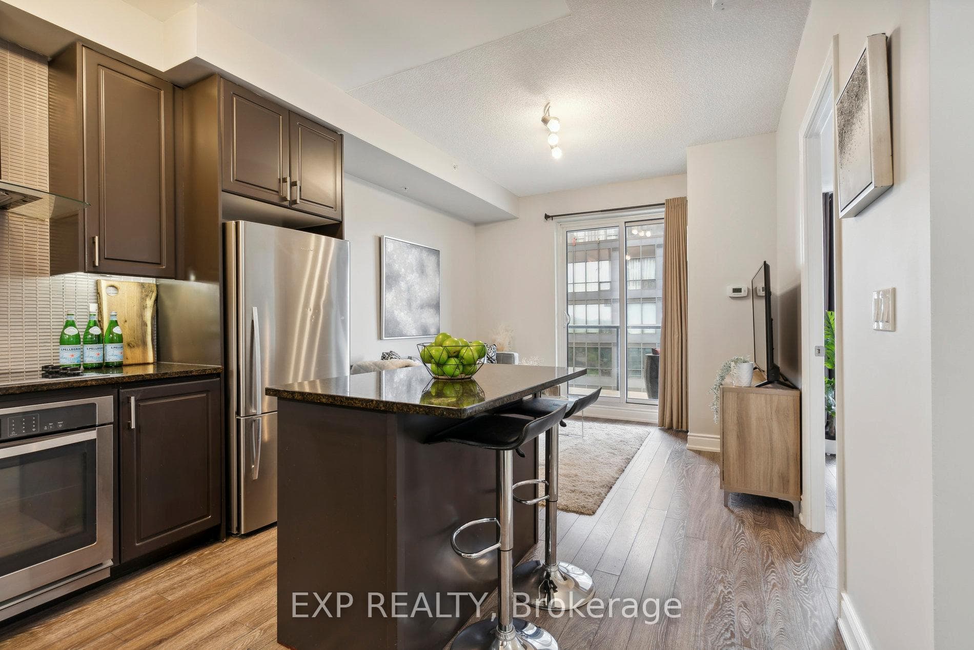 9088 Yonge Street Unit 1503A photo 1