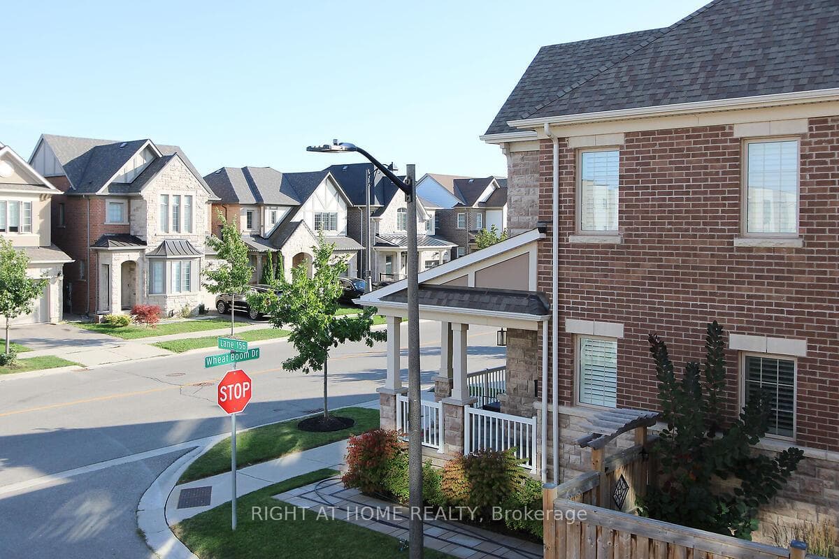 3092 Ernest Appelbe Boulevard photo 2