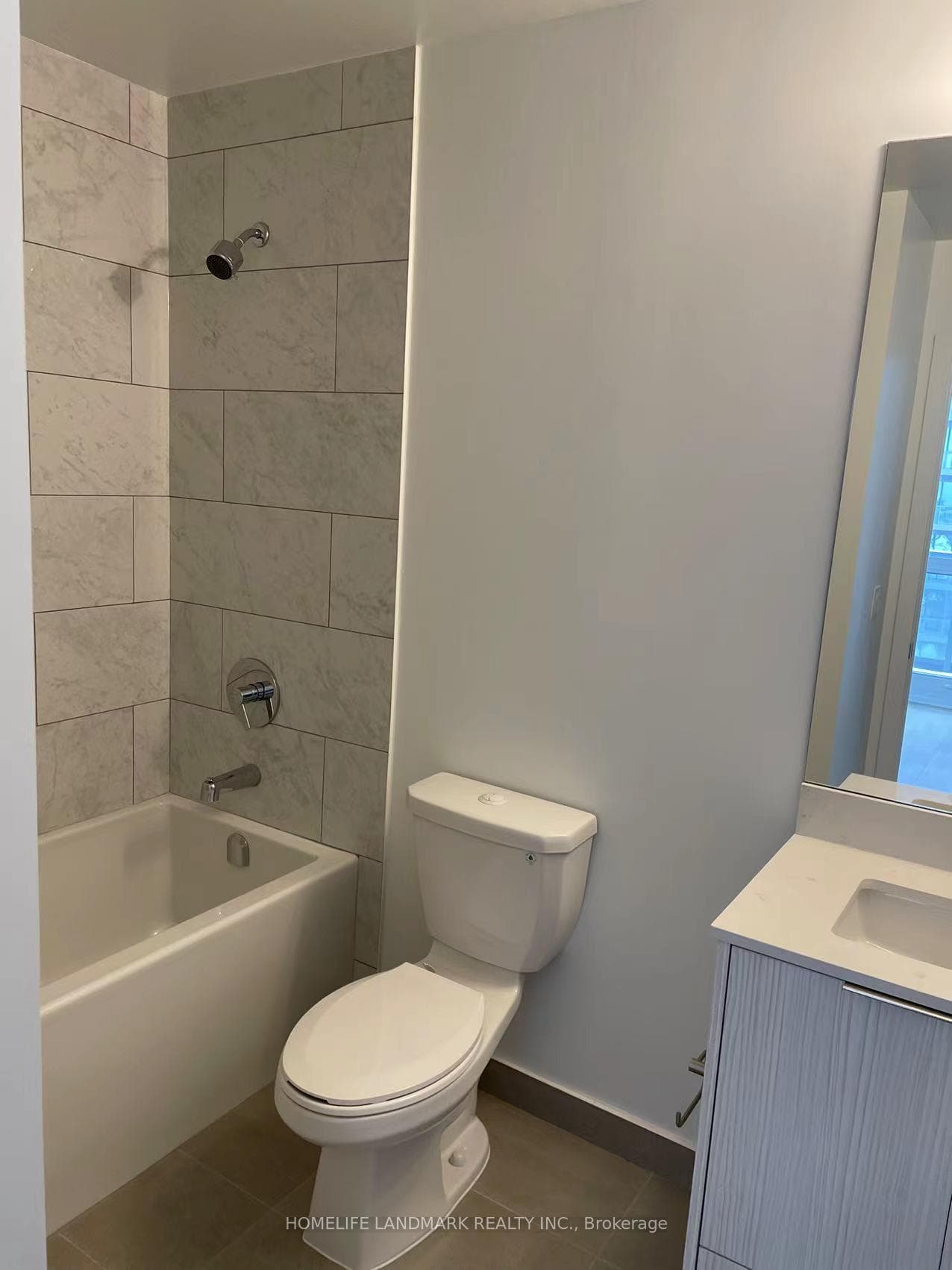 32 forest manor Road Unit 811 photo 8