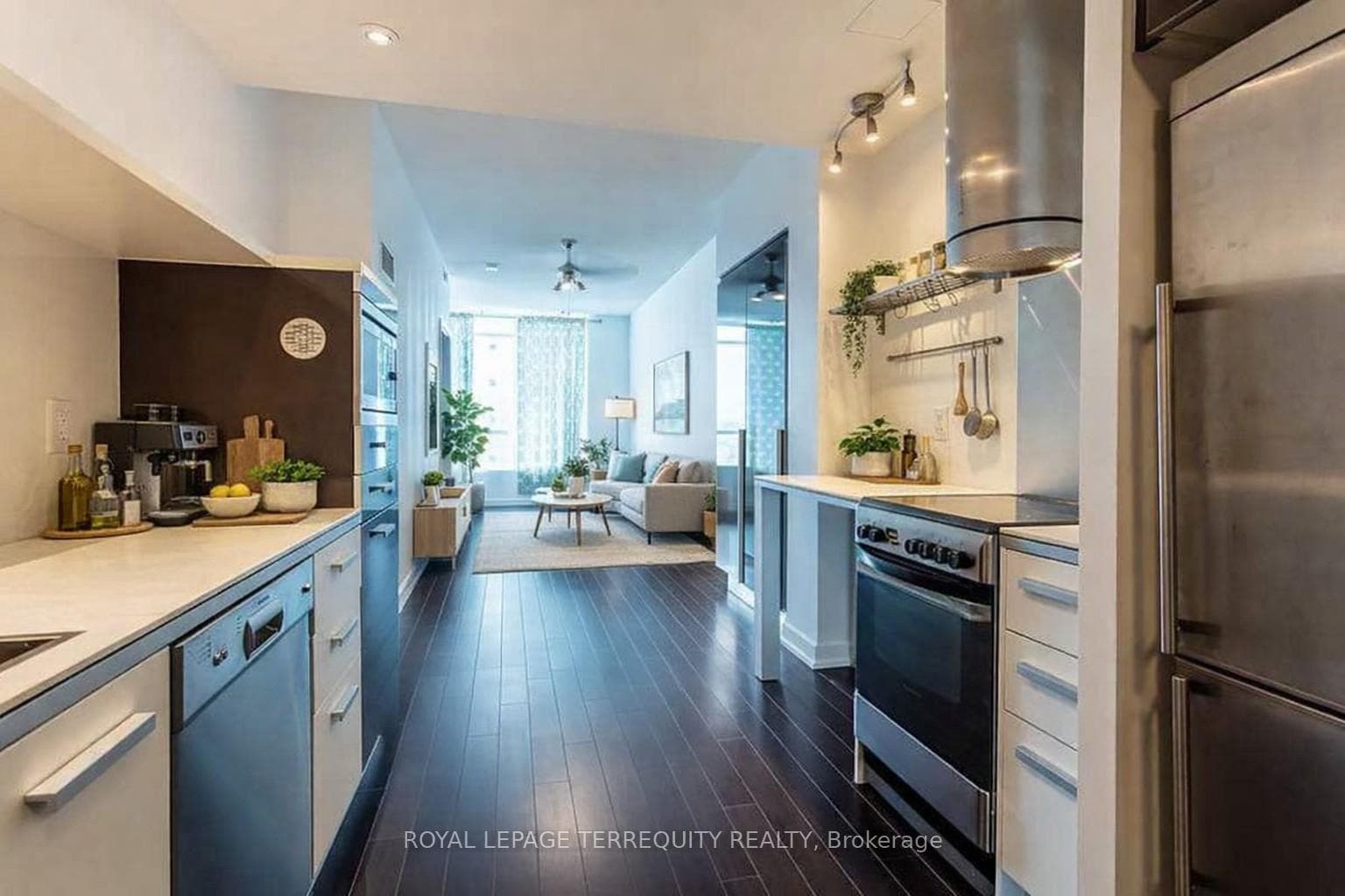 Modern Design (virtually staged)