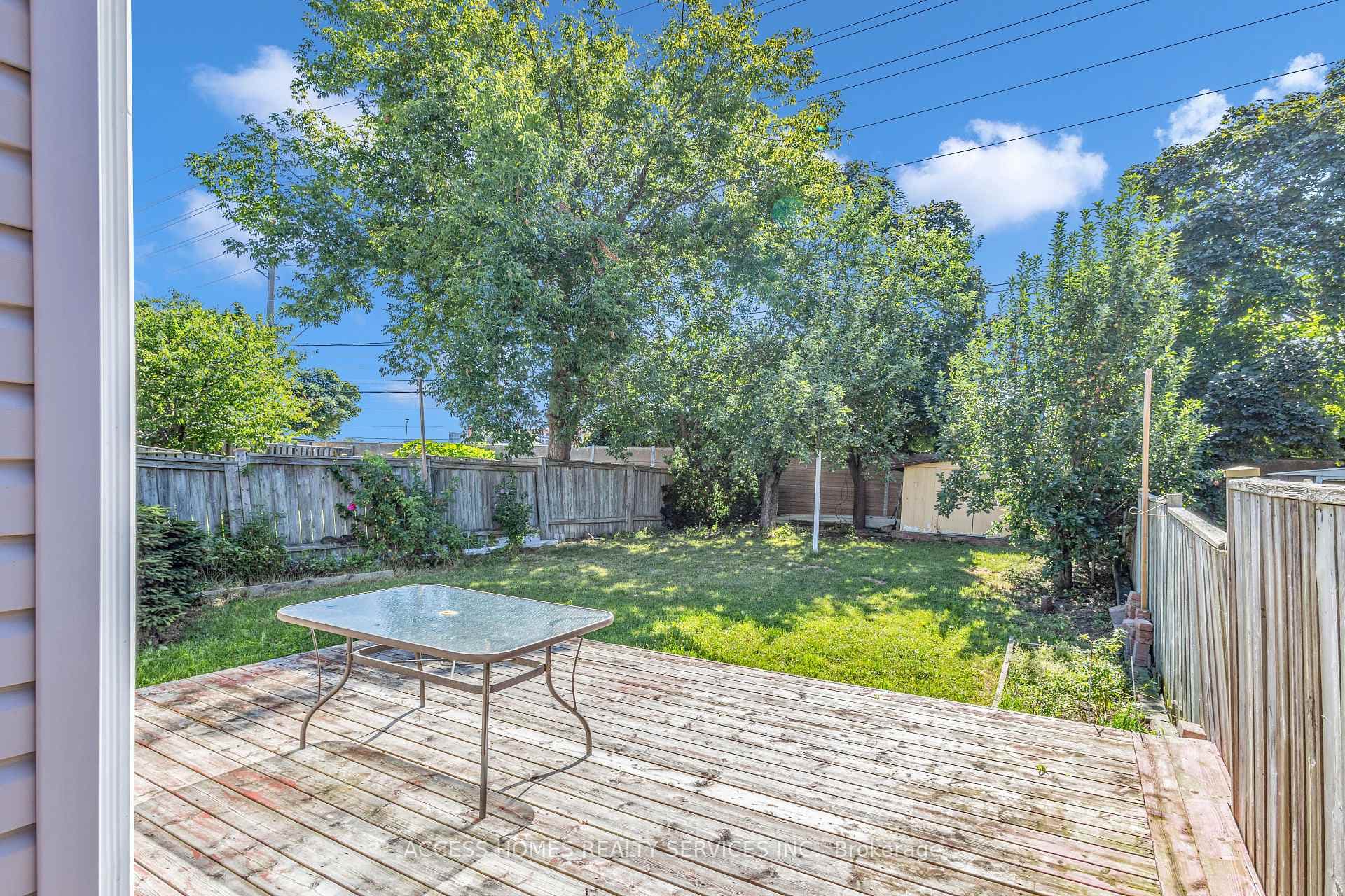 112 Banting Crescent photo 37