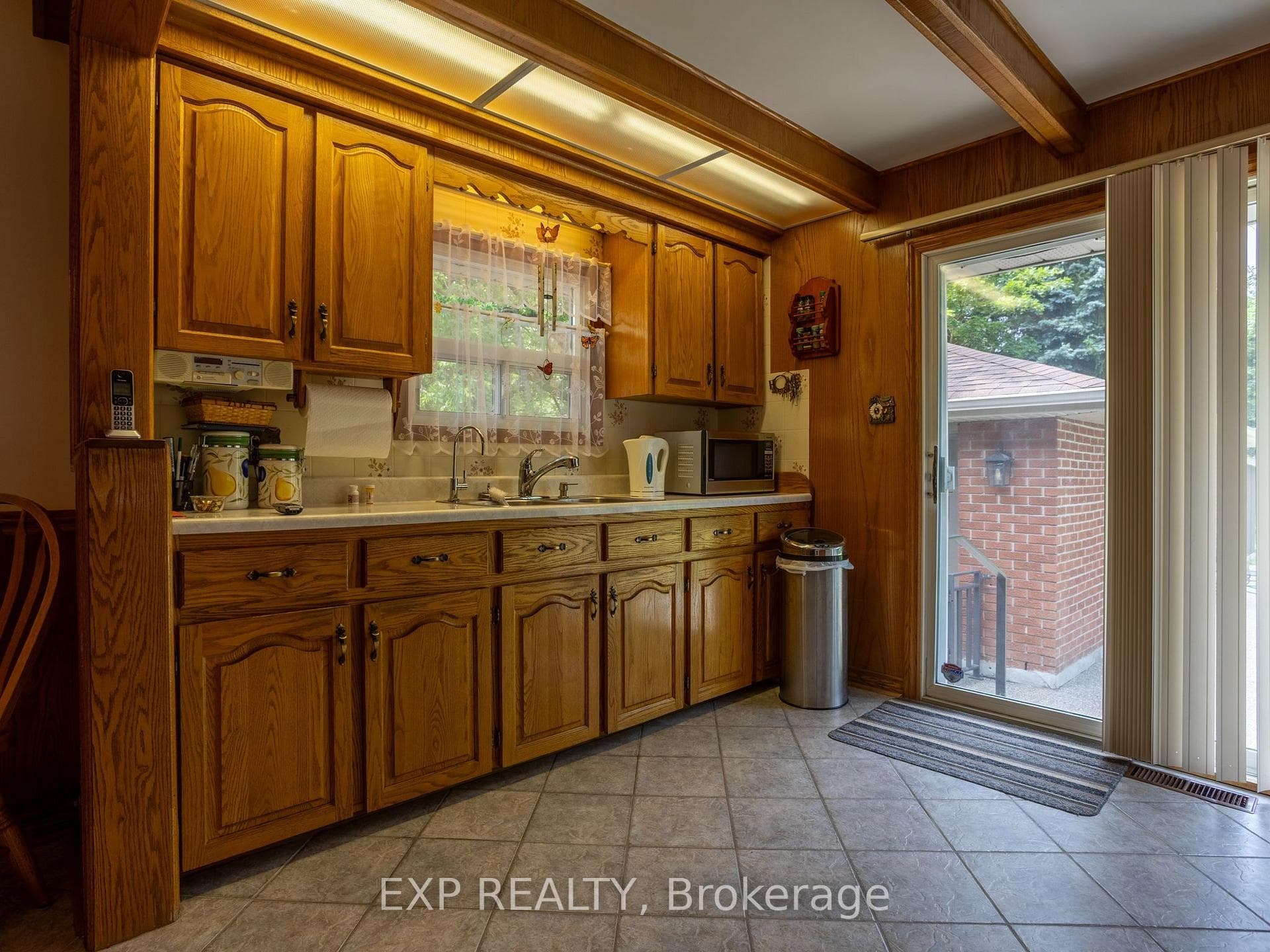 327 Angelene Street photo 5