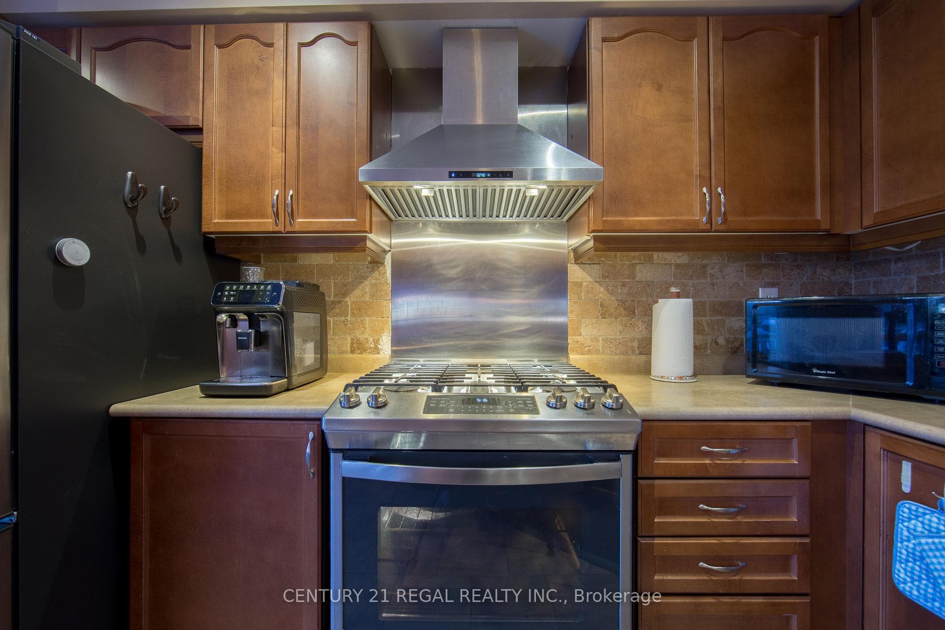 1131 Riddell Crescent photo 23