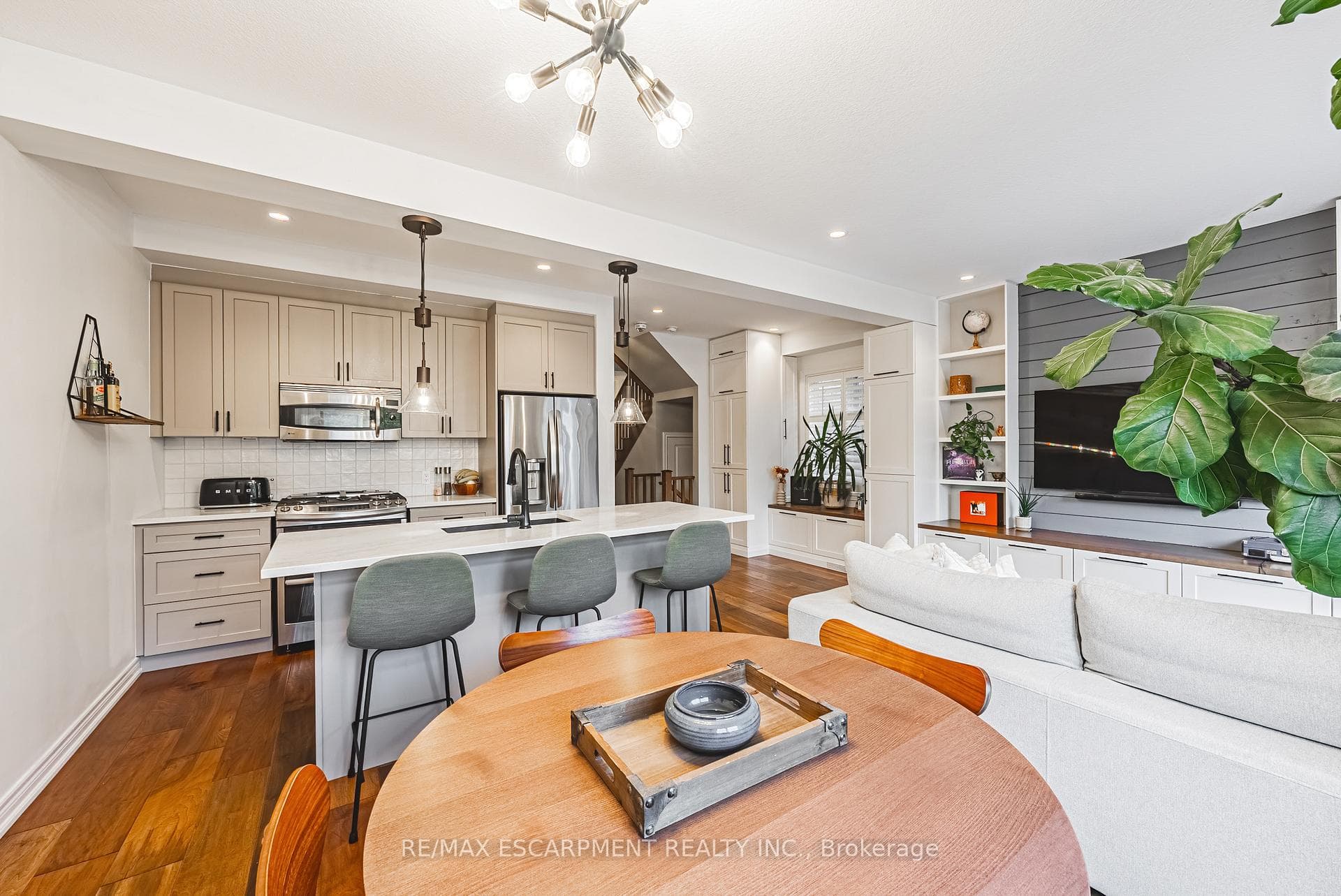 83 Southshore Crescent photo 8