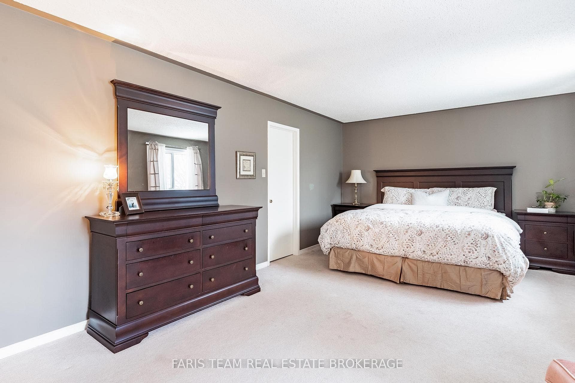 363 Grenville Avenue photo 24